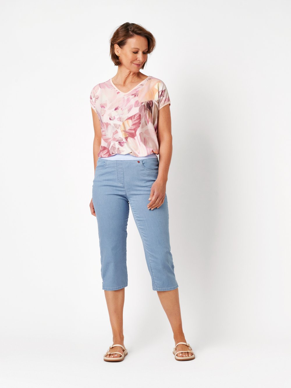 Damenhose My Darling Capri in light blue, Sommerliche Capri-Hose mit Jerseybund, Outfitansicht am Model