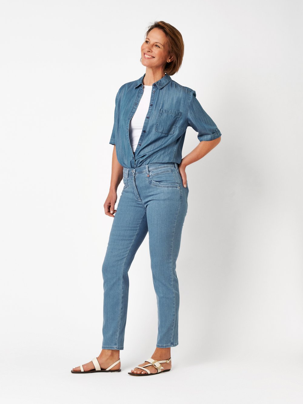 Damenjeans Meine beste Freundin 7/8 in light blue, 7/8-Jeans mit designstarker Taschenloesung, Outfitansicht am Model