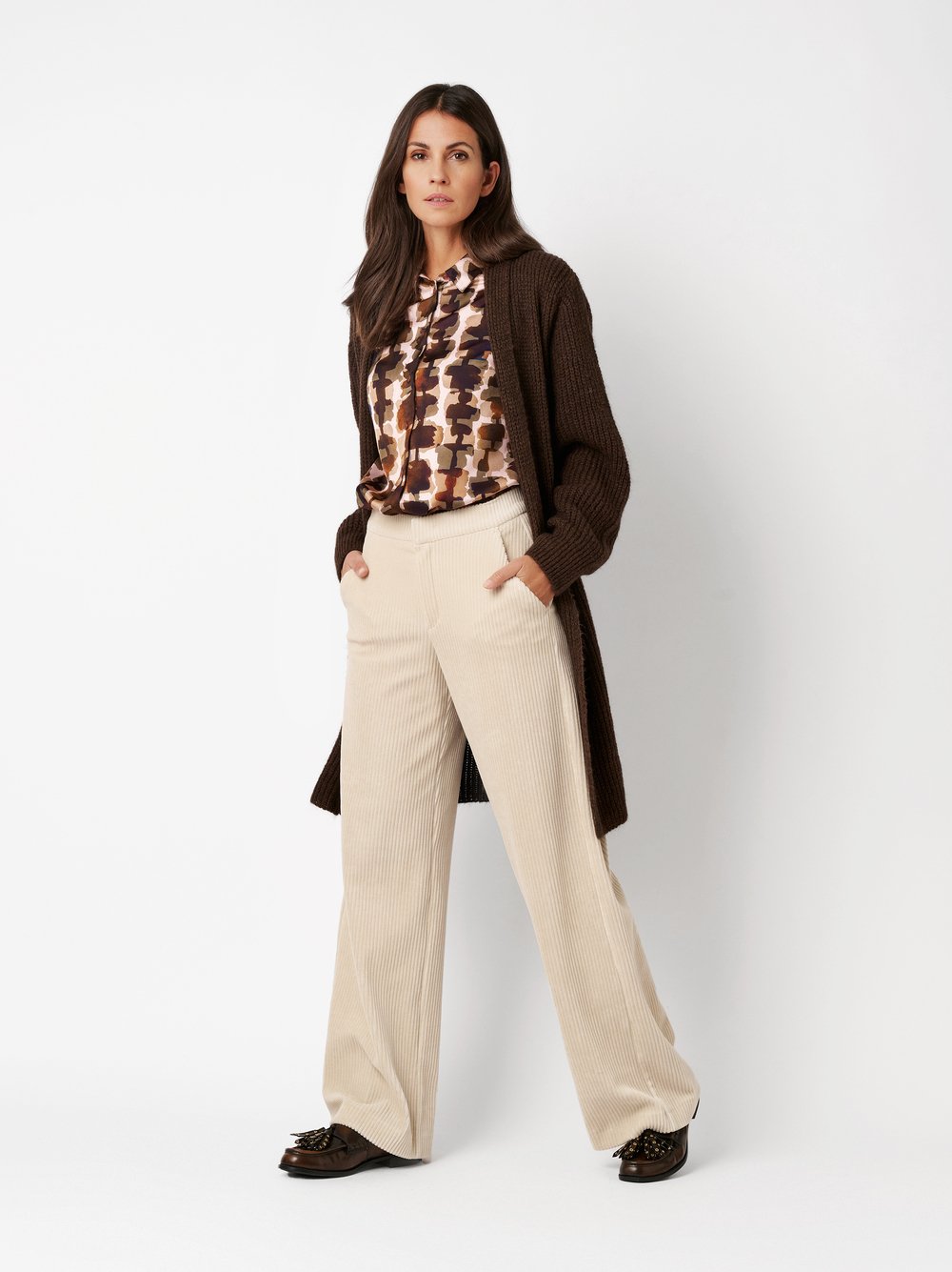 Strickjacke Grace dark brown Outfitansicht