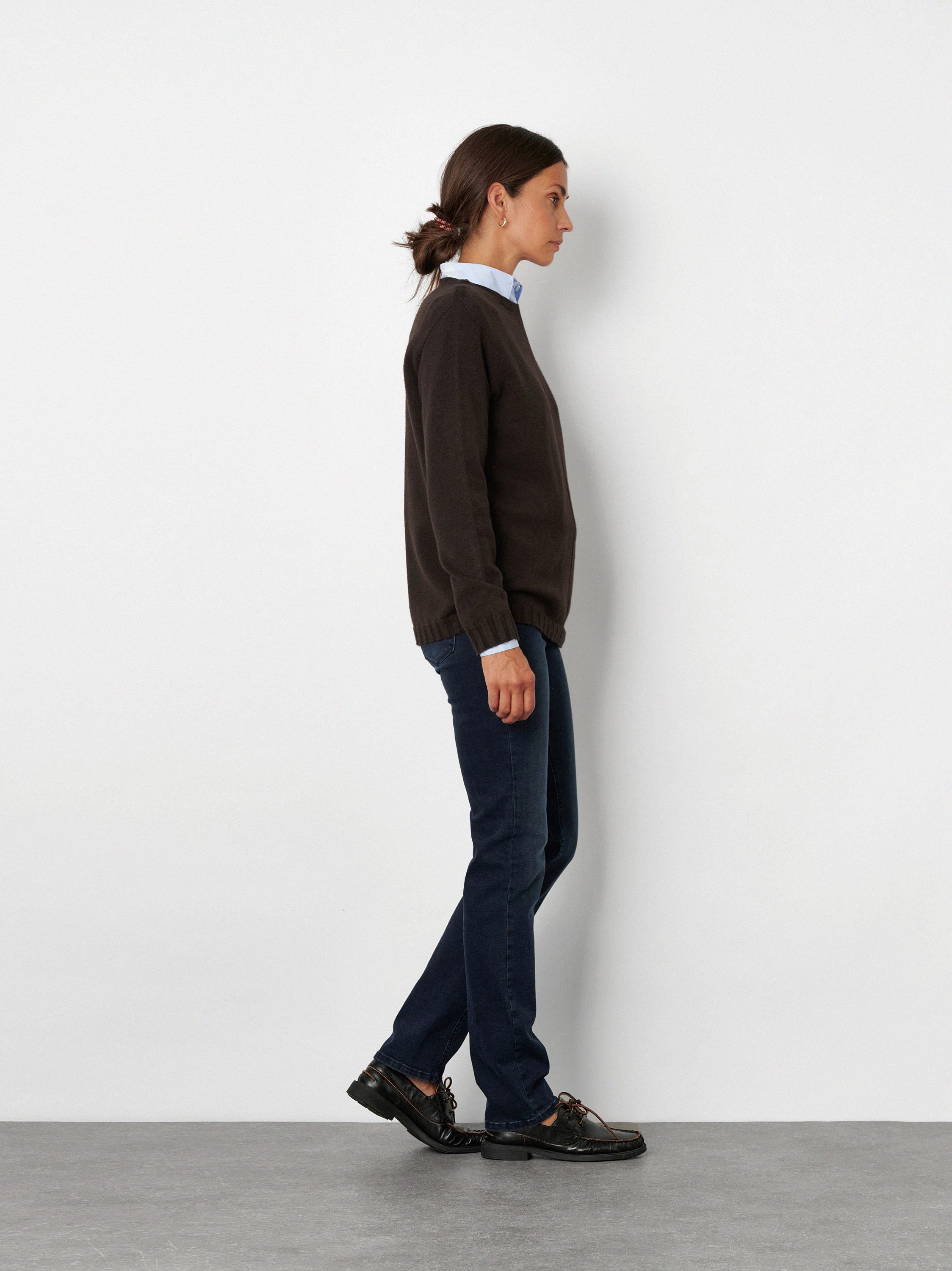 Damenjeans Perfect Shape Slim in dark blue, Slim-Fit Jeans mit Waschung, Outfitansicht am Model