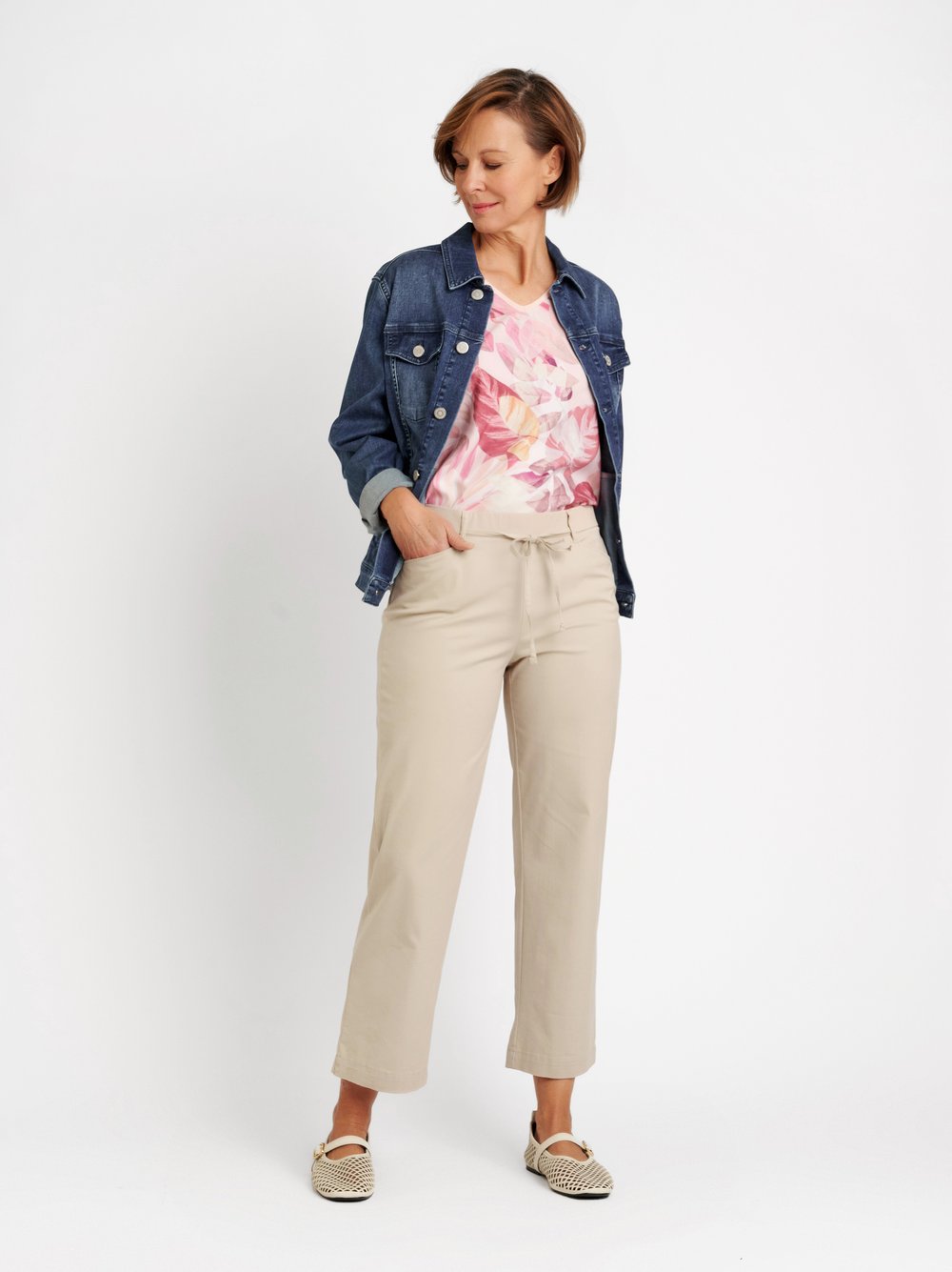 Damenhose Scarlet Wide 3/4 in beige, Weite 3/4-Hose, Outfitansicht am Model