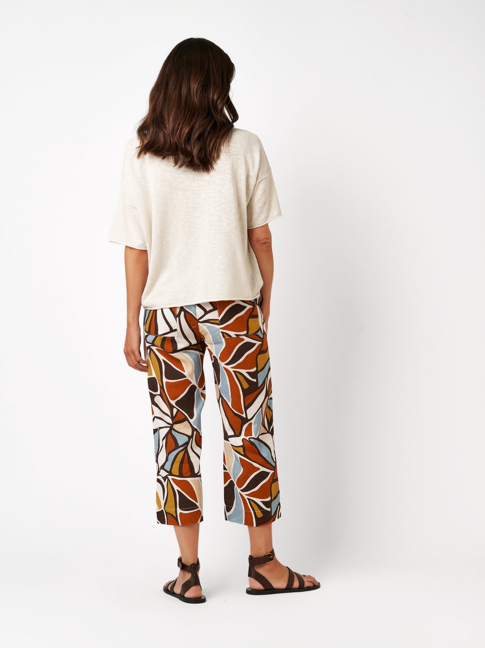 Womens trousers Pia 3/4 in multicolour, 3/4 linen trousers with an art-inspired floral pri, back view worn by model