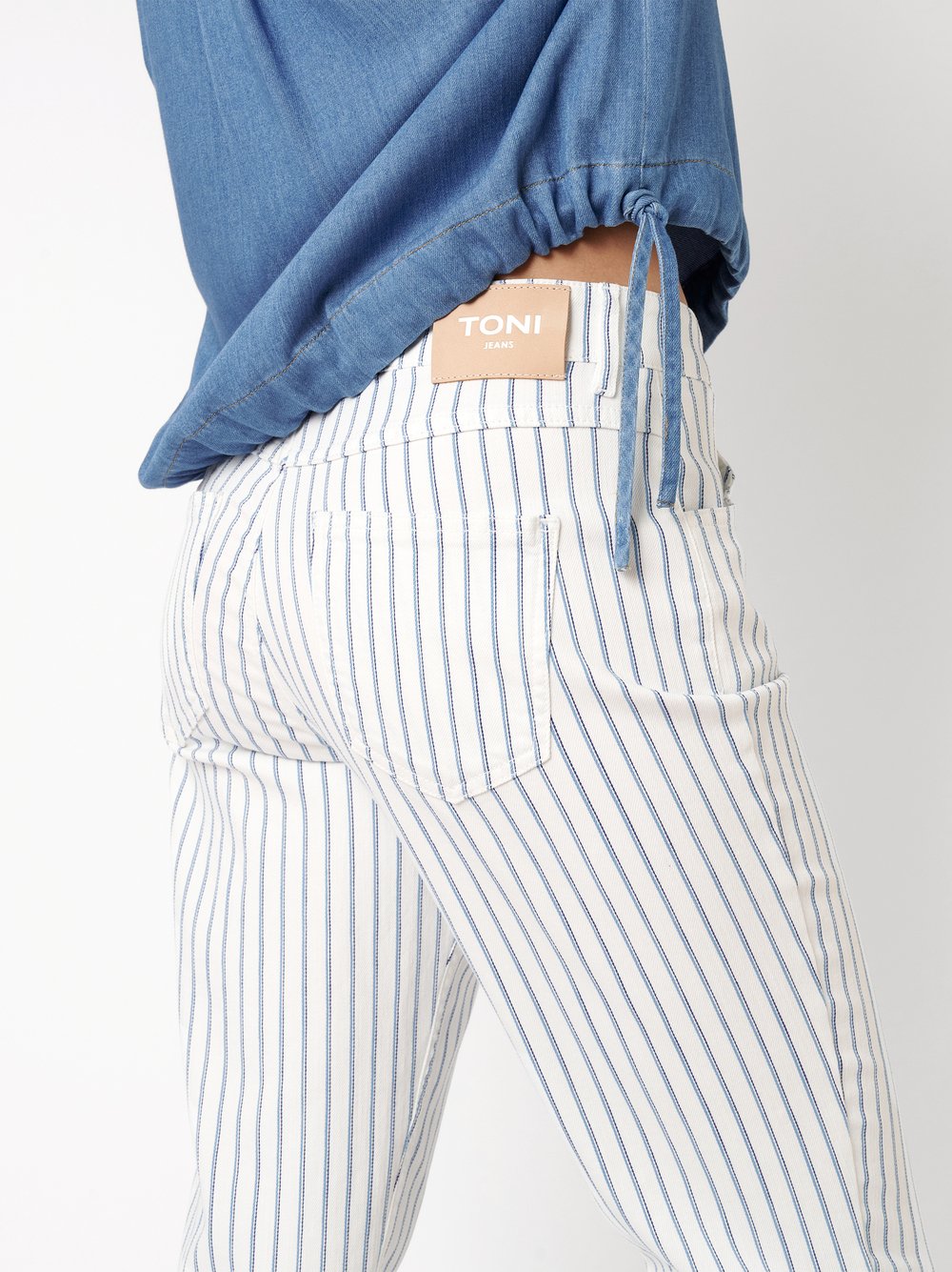 Damenjeans Liv 7/8 in white / blue, gestreifte 7/8-Jeans, Detailansicht