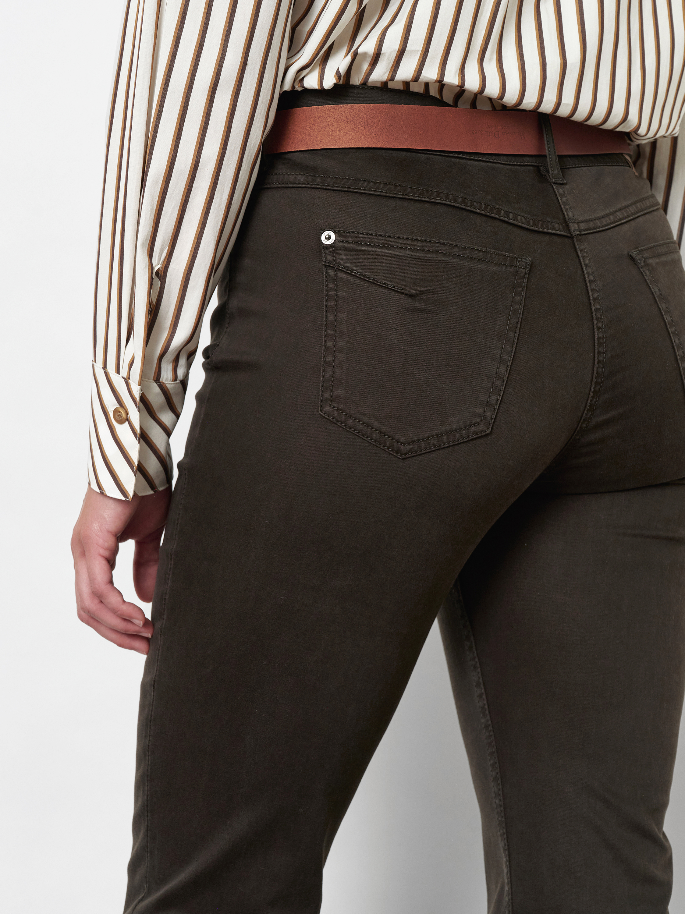 Damenhose Be Loved in Dunkelbraun, high-Waist Hose aus Baumwollsatin, zweite Detailansicht