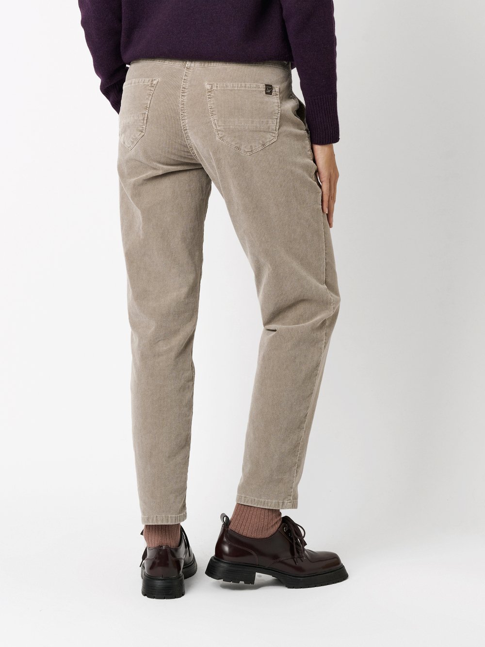 Hose Liv taupe Rueckansicht
