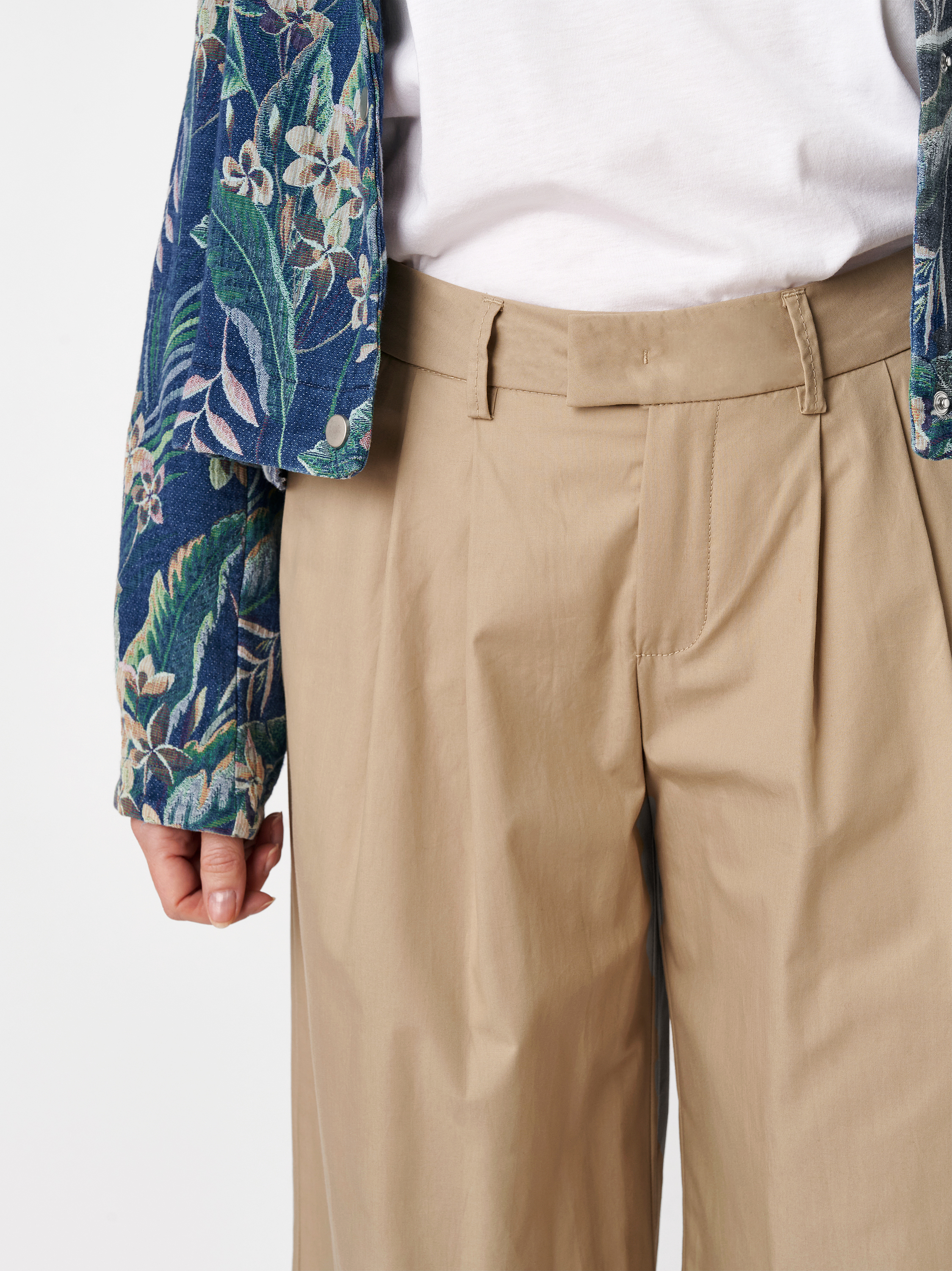 Womens trousers Elli Wide in beige, wide-leg pants with pleats, detail view