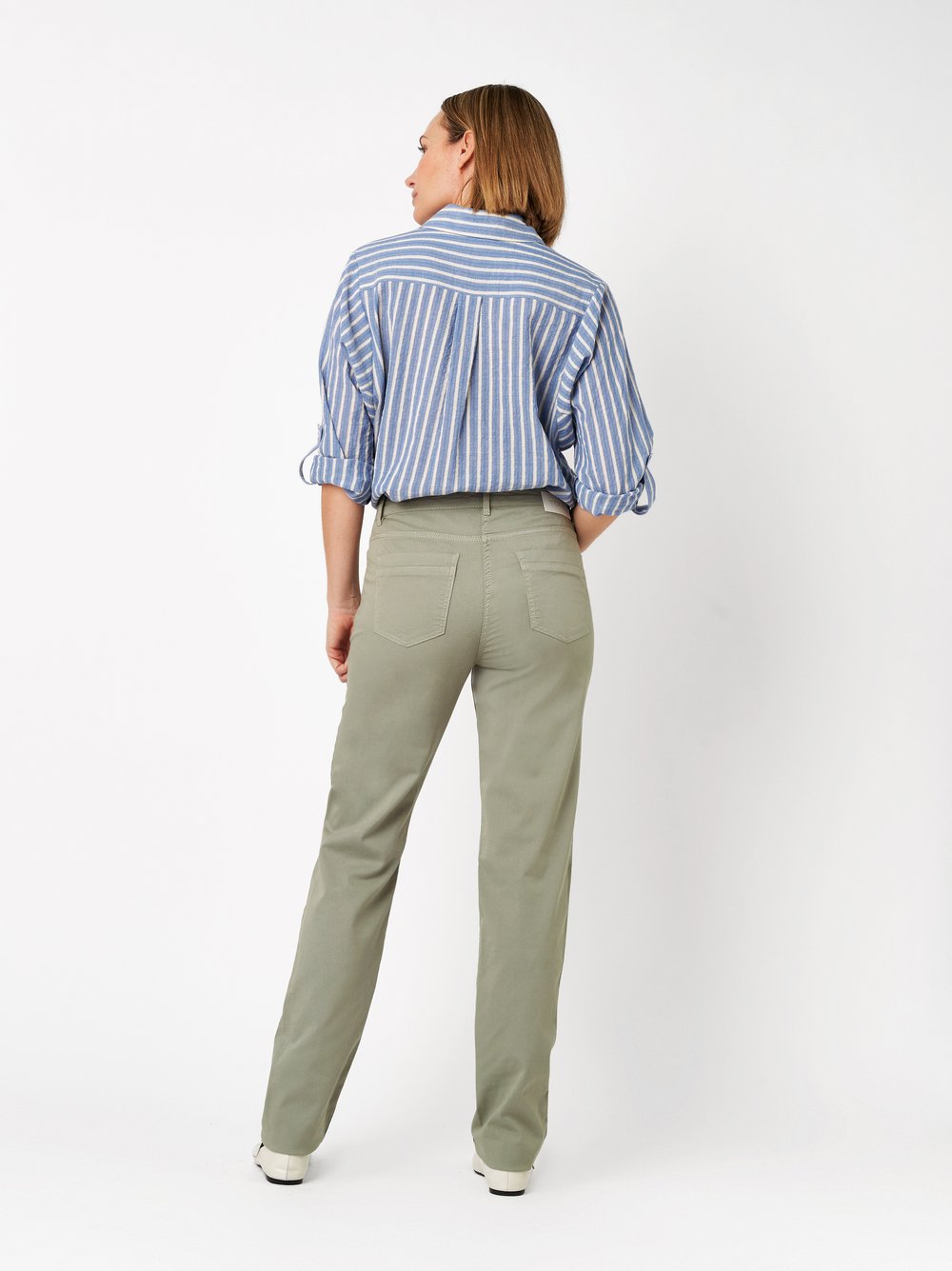 Damenhose Be Loved in khaki, High Waist Hose aus softer Baumwolle, Rueckansicht am Model getragen