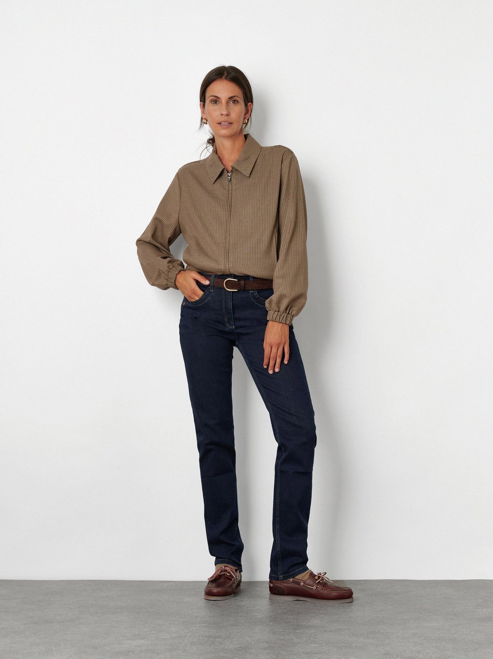 Damenjeans Be Loved in Dark Blue, slim-Fit Jeans mit hohem Bund, Outfitansicht am Model