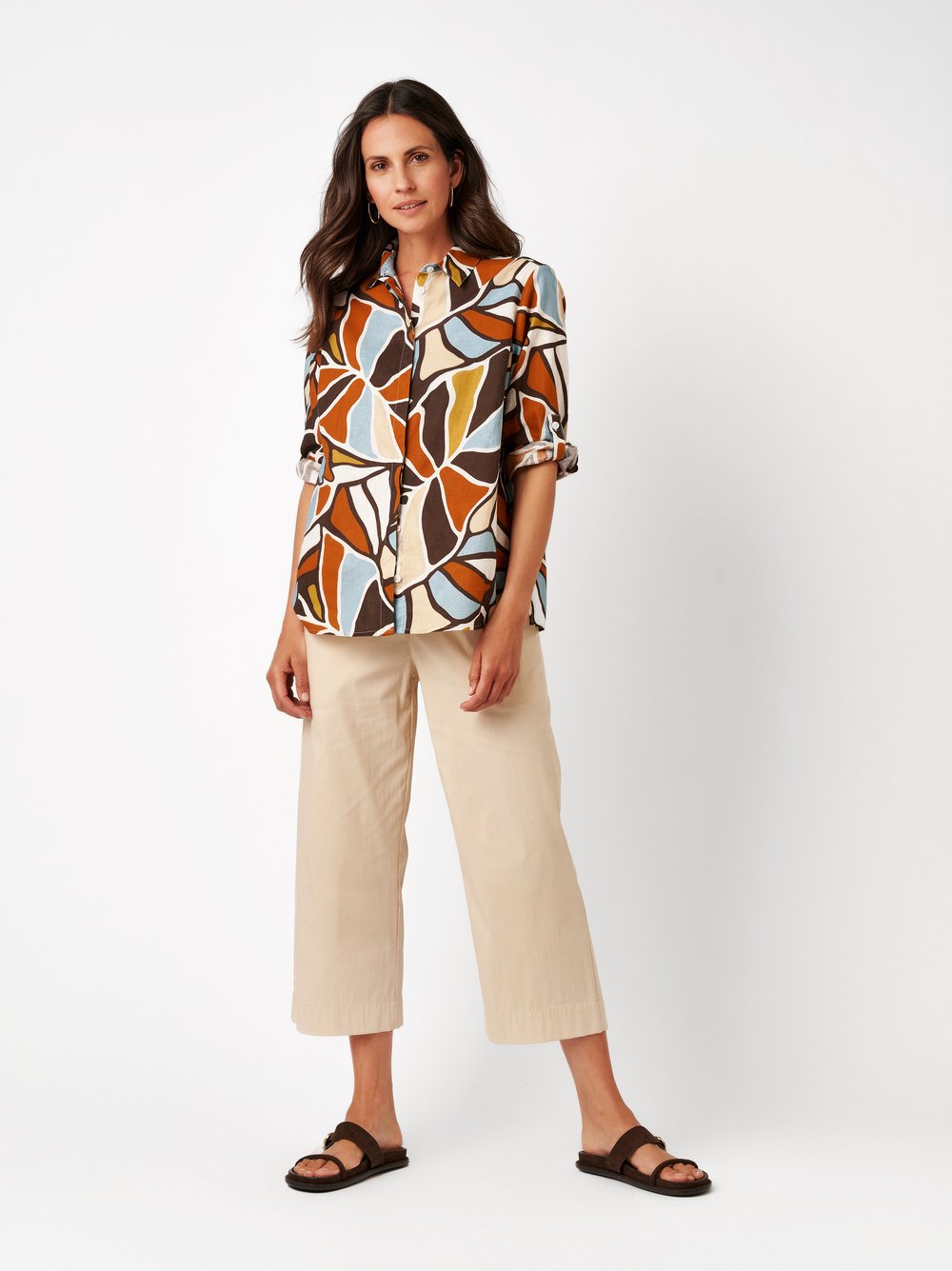 Womens blouse Clay in multicolour, relaxed linen shirt with an art-inspired floral pr, outfit view worn by model