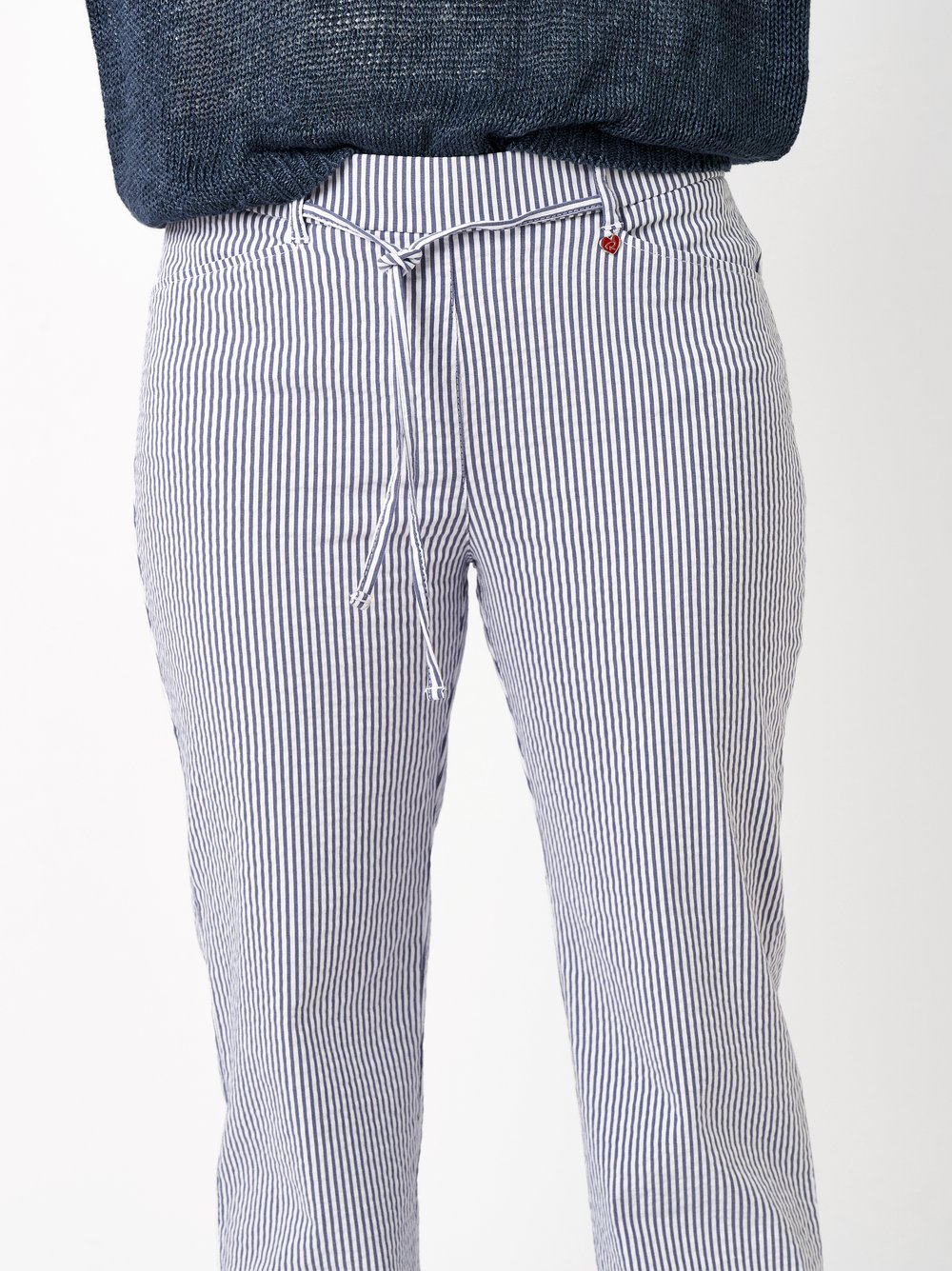 Womens trousers Scarlet 3/4 in blue / white, wide 3/4-length trousers in seersucker, detail view