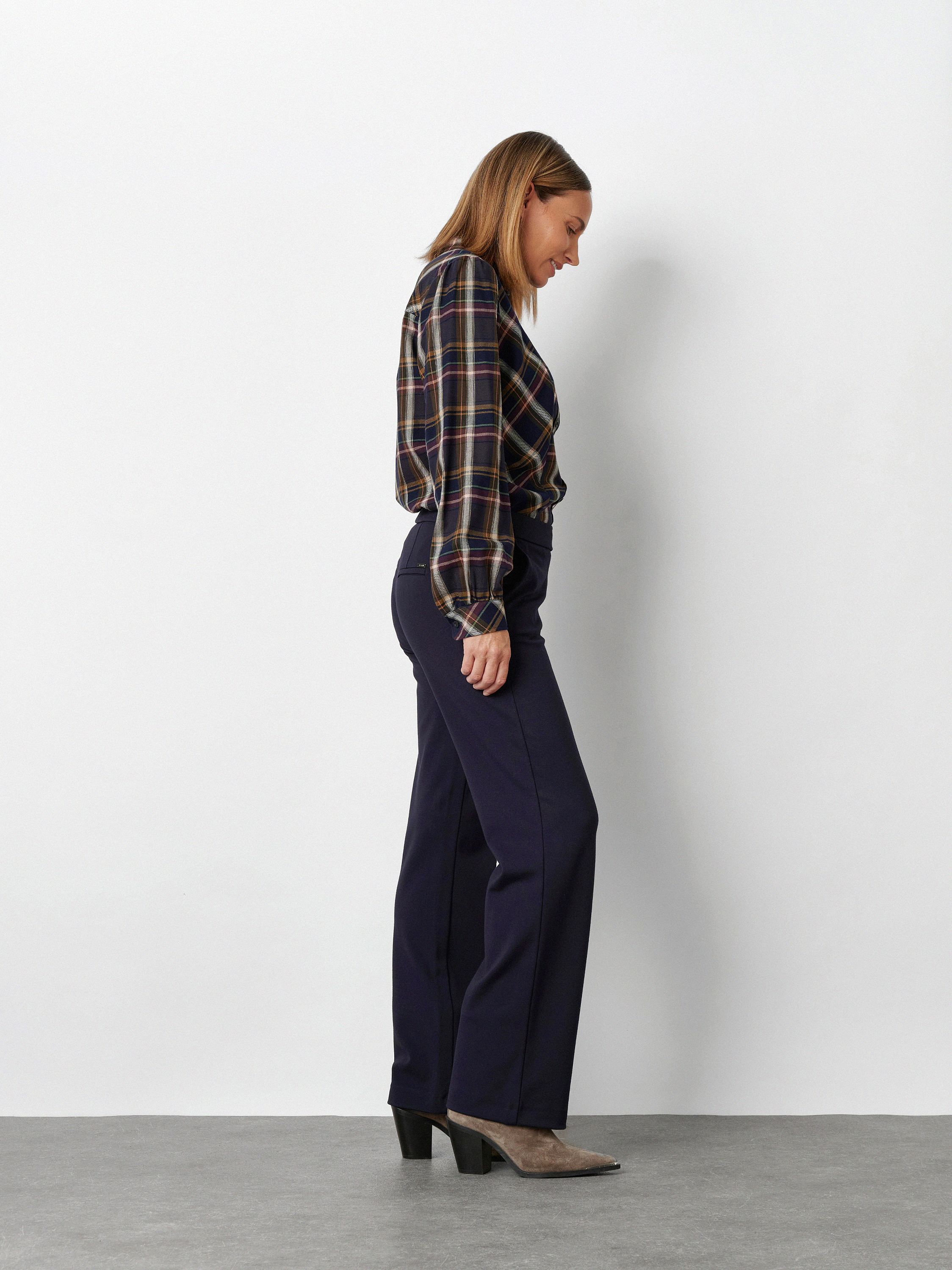 Womens trousers Jenny Wide in Navy, wide-leg jersey trousers, front view worn by model