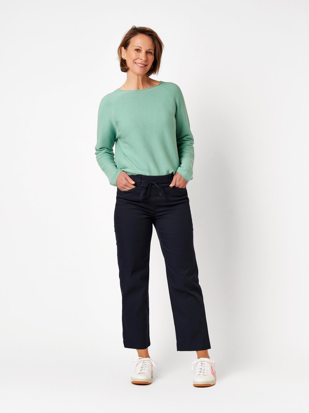 Damenhose Scarlet Wide 3/4 in dark blue, Weite 3/4-Hose, Outfitansicht am Model