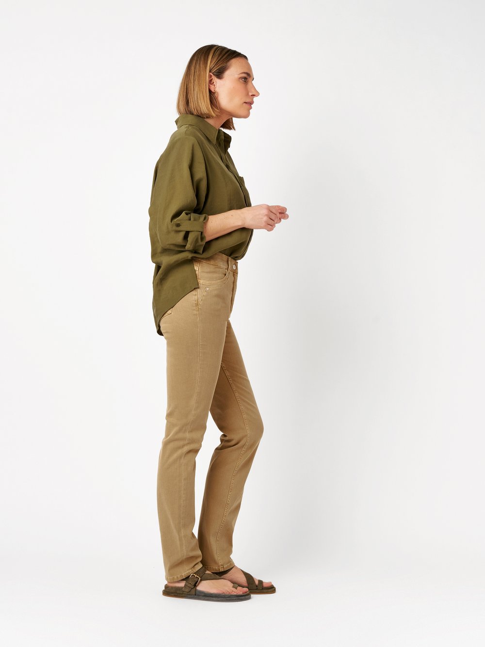 Damenjeans Be Loved in light brown, High Waist Jeans aus Colour Denim, Frontansicht am Model getragen