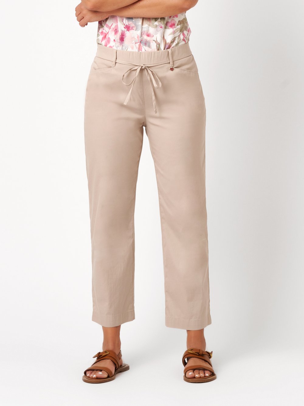 Womens trousers Scarlet Wide 3/4 in light beige, wide-leg trousers in 3/4 length, front view worn by model