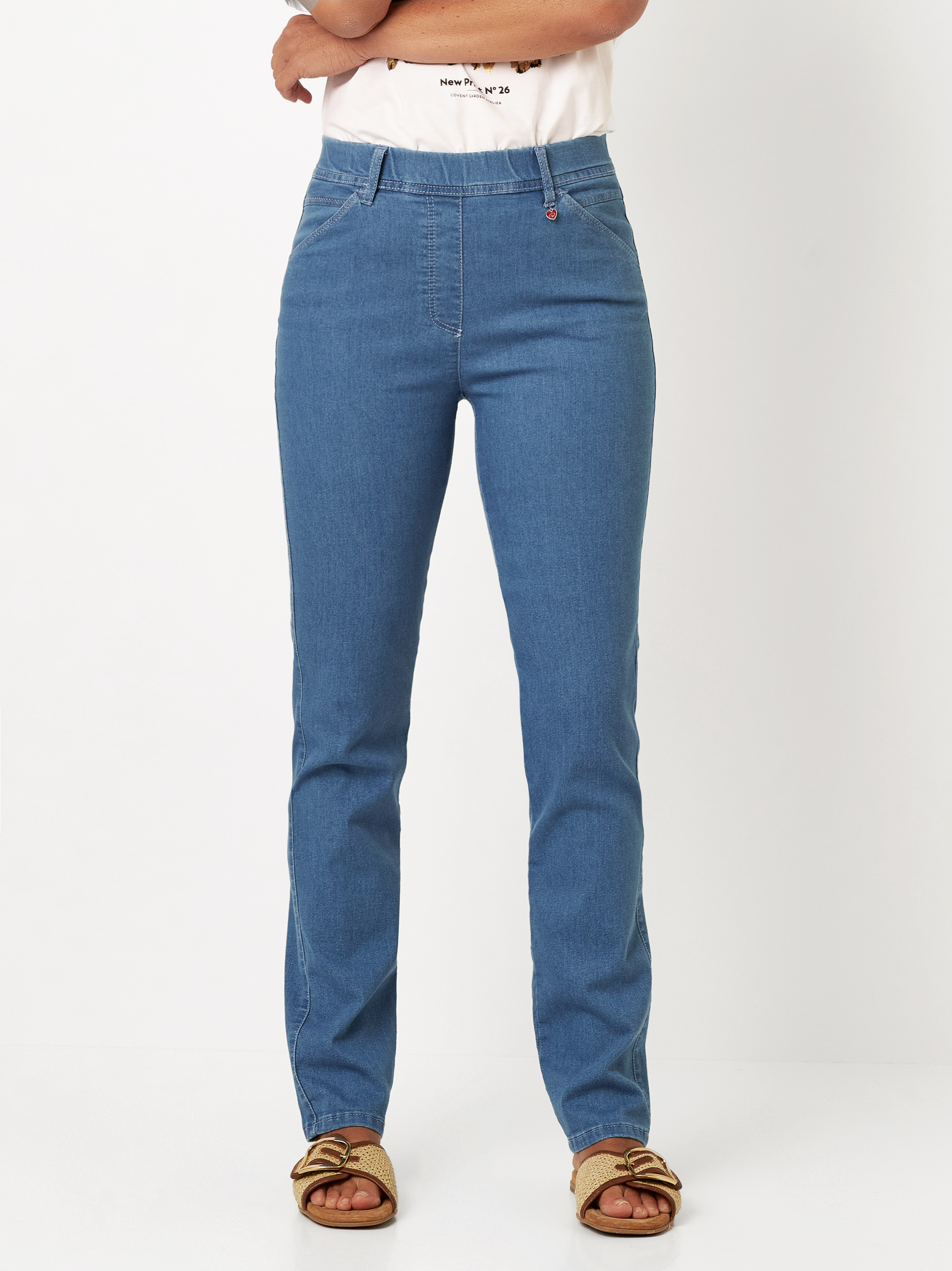 Damenhose Alice Slim in light blue, Schlupfhose in Slim-Fit, Outfitansicht am Model