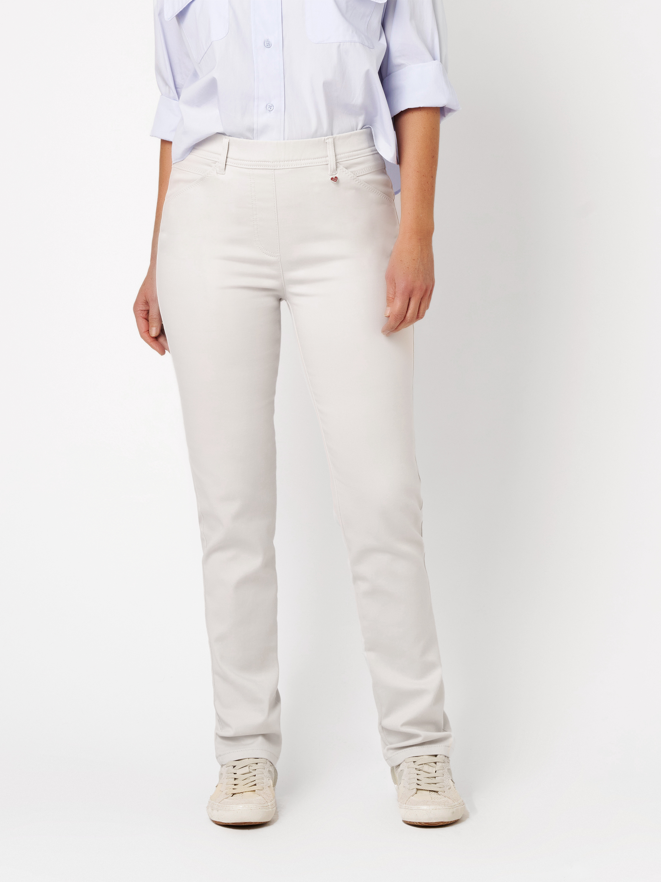 Damenhose Alice Slim in light beige, Schlupfhose in Slim-Fit, Outfitansicht am Model