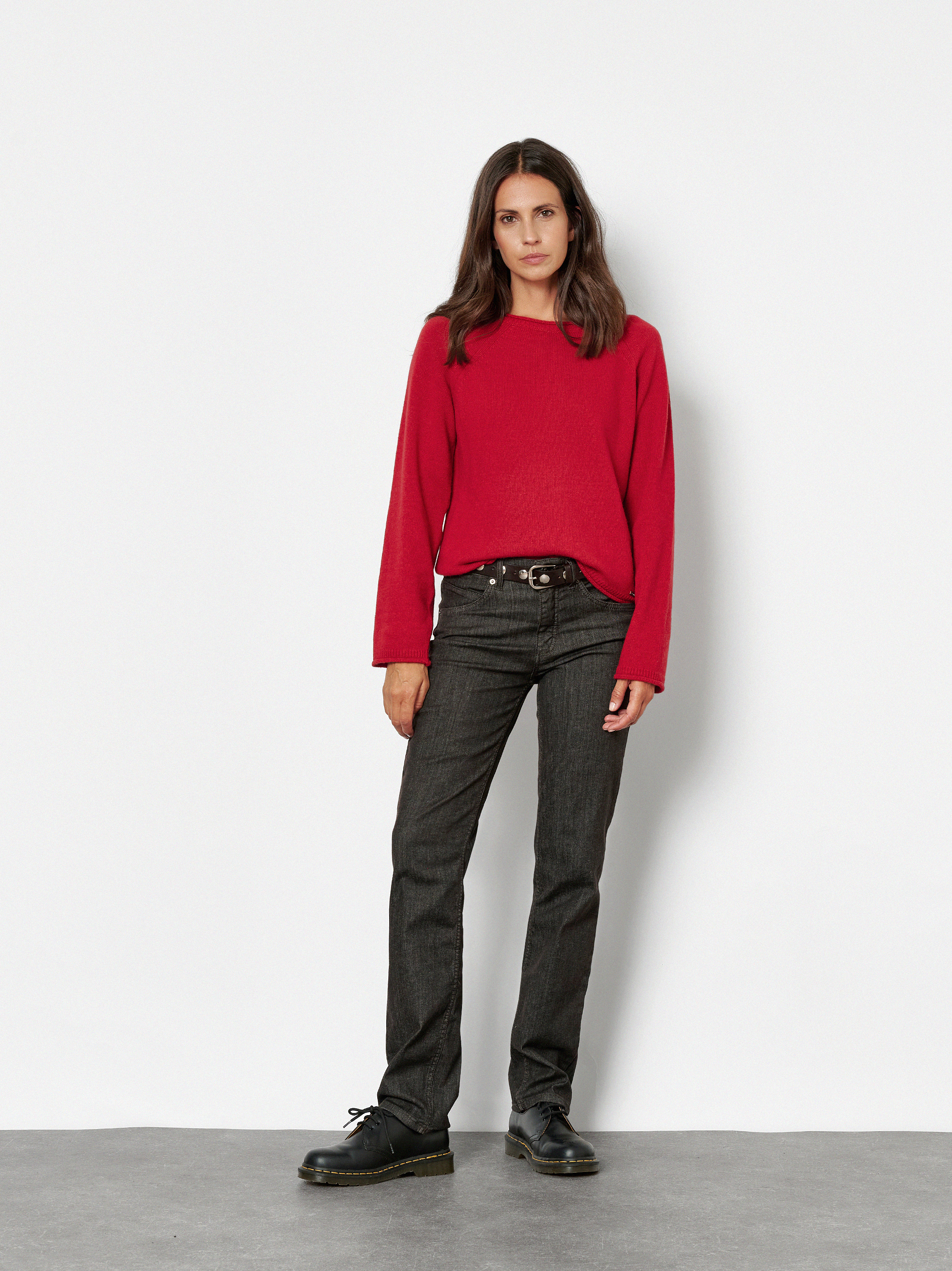 Damenpullover Gaia in Rot, Pulli aus Kaschmir-Mischung, Outfitansicht am Model