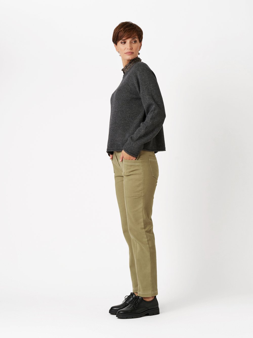 Hose Sue khaki Outfitansicht