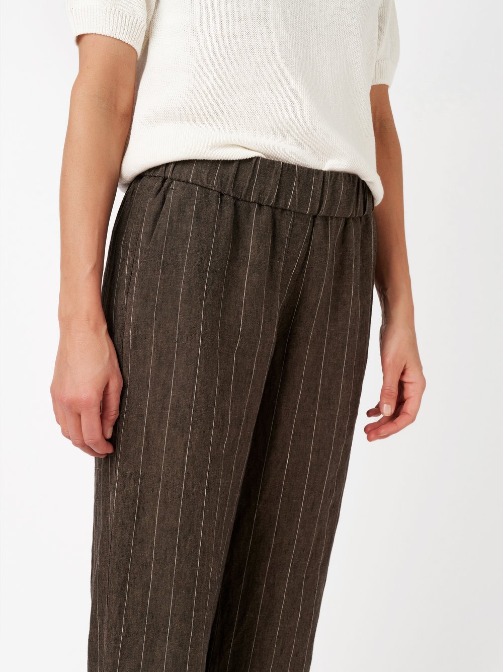 Damenhose Pia Wide in dark brown, Weite Leinenhose mit feinen Streifen, Detailansicht