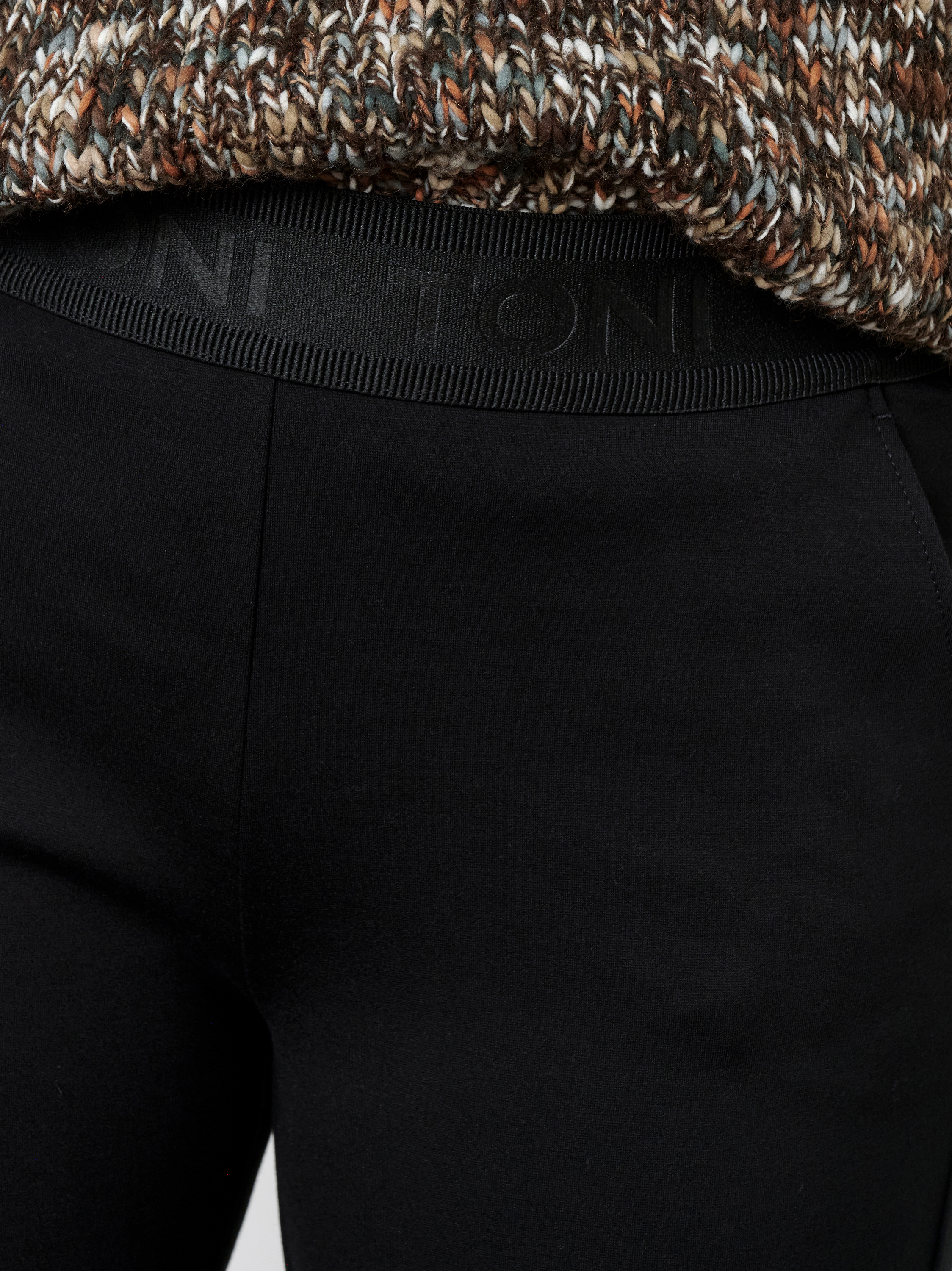 Damenhose Jenny Wide in Schwarz, wide-Leg Hose mit sportivem Bund, Detailansicht