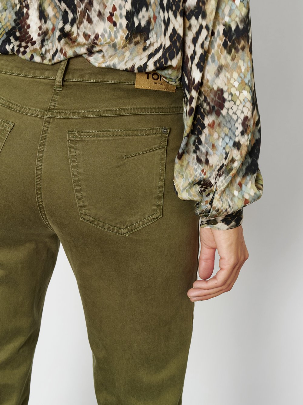 High-Waist Hose aus Baumwollsatin | Style »Be Loved« Oliv