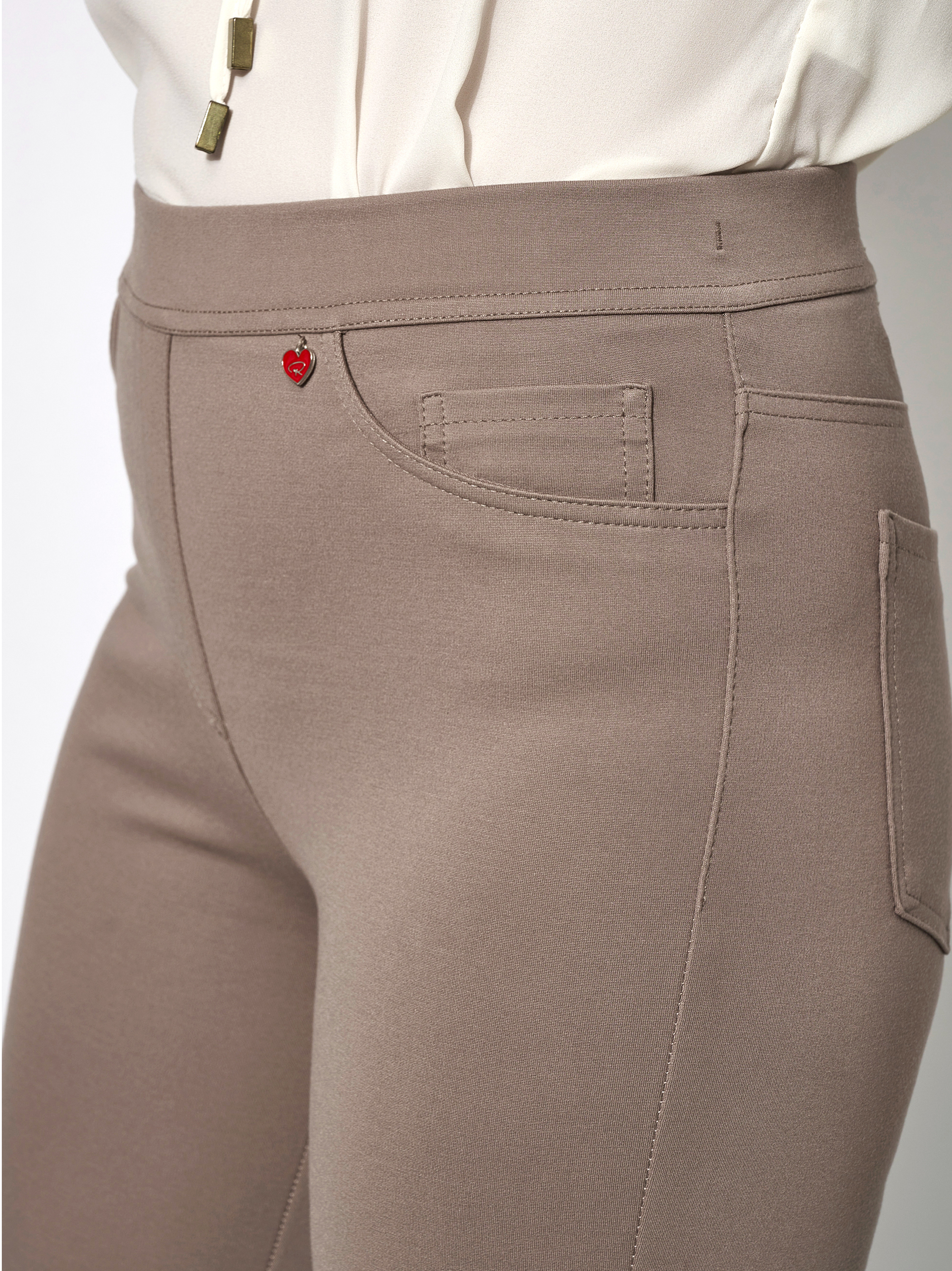 Trousers Alice taupe detail view Trousers Alice taupe detail view