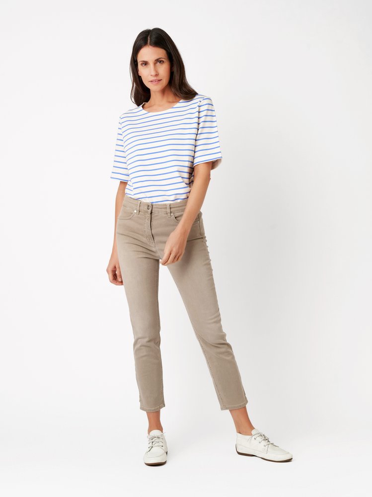 Damenjeans Be Loved 7/8 in khaki, 7/8-Jeans aus Sommerdenim, Outfitansicht am Model