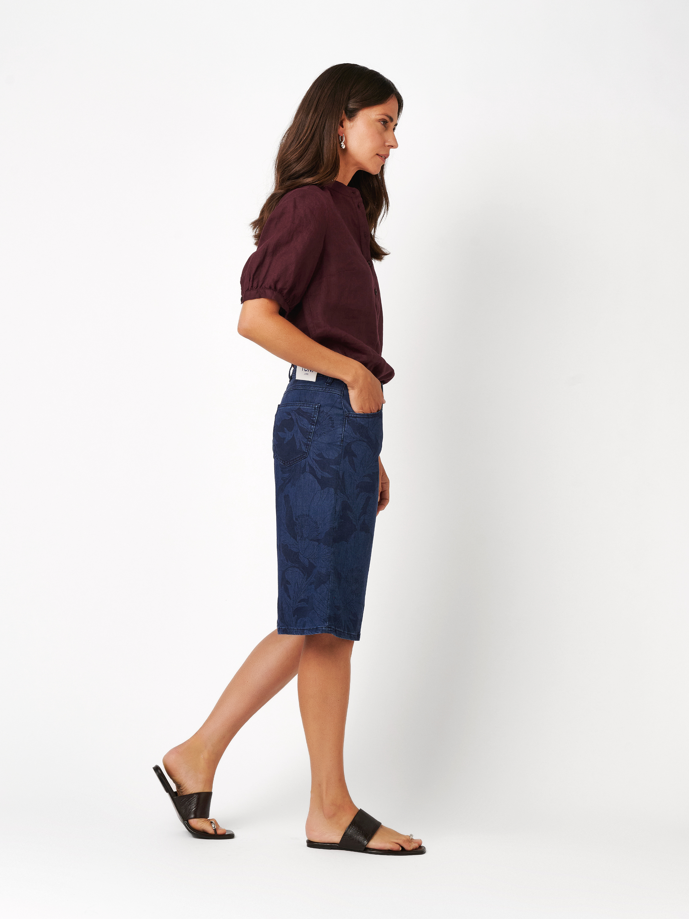 Womens shorts Liv Bermuda in dark blue, wide denim bermudas with floral print, outfit view worn by model