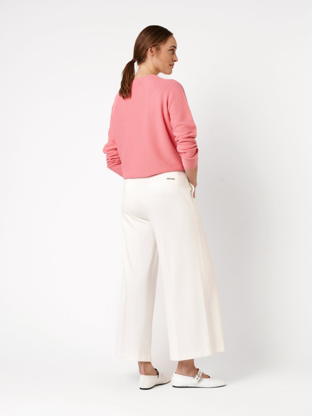 Damenhose Jenny Culotte in offwhite, Culotte aus Jersey, Rueckansicht am Model getragen