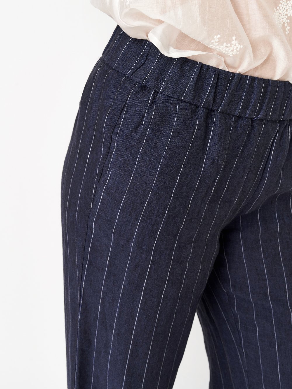 Damenhose Pia Wide in dark blue, Weite Leinenhose mit feinen Streifen, Detailansicht