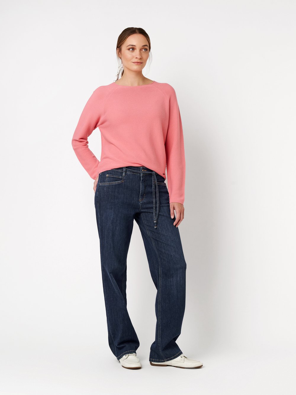 Damenpullover Summer Cosy in pink, luftiger Sommerpullover, Outfitansicht am Model