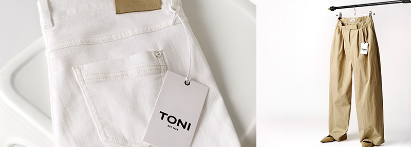 Weiße TONI Hose mit Label-Detail und beige Wide-Leg-Hose am Kleiderbügel – Teaser zur Kategorie Hosen