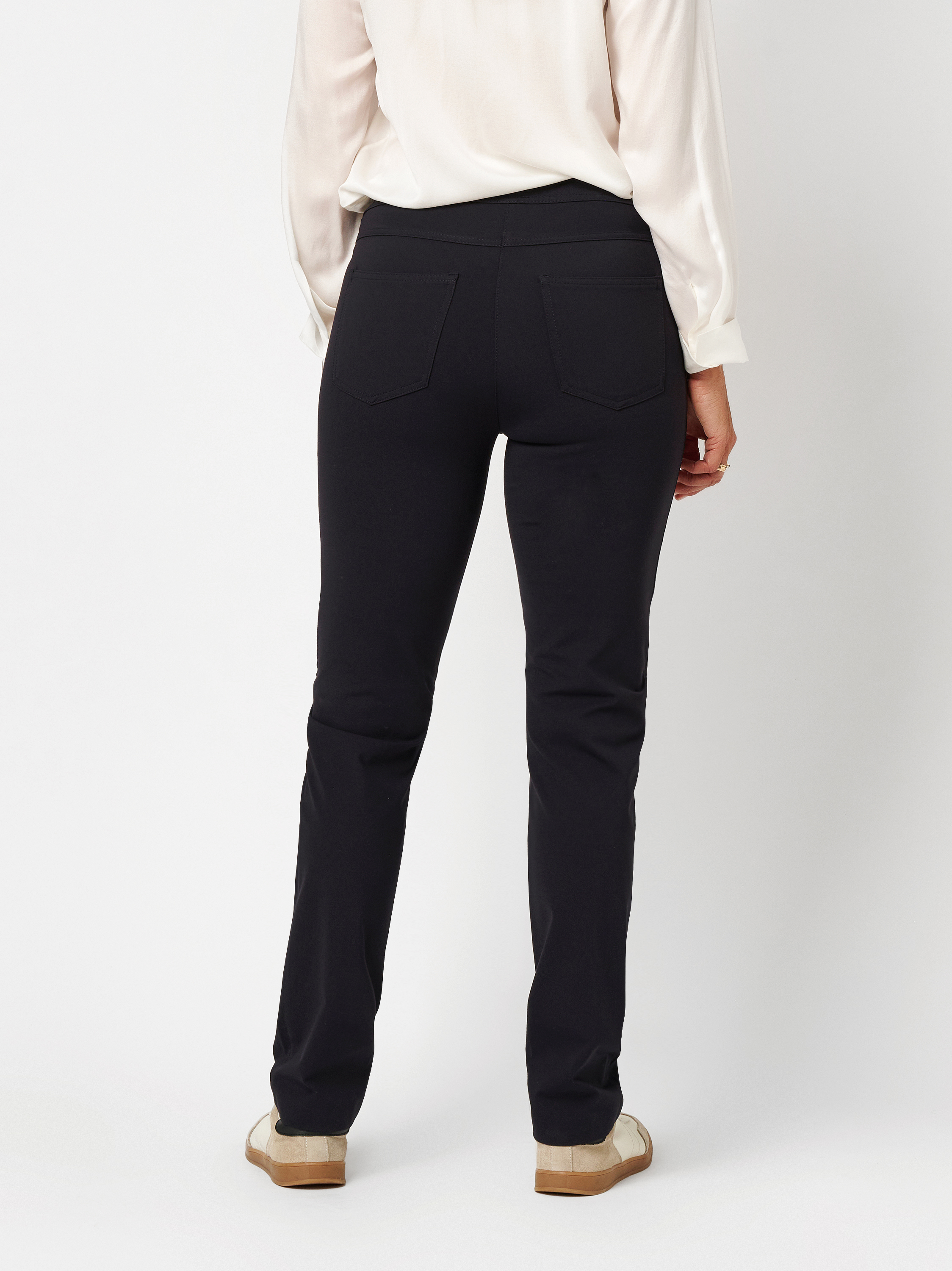 Damenhose Alice Slim in navy, jersey-Hose mit Zippertaschen, Rueckansicht am Model getragen