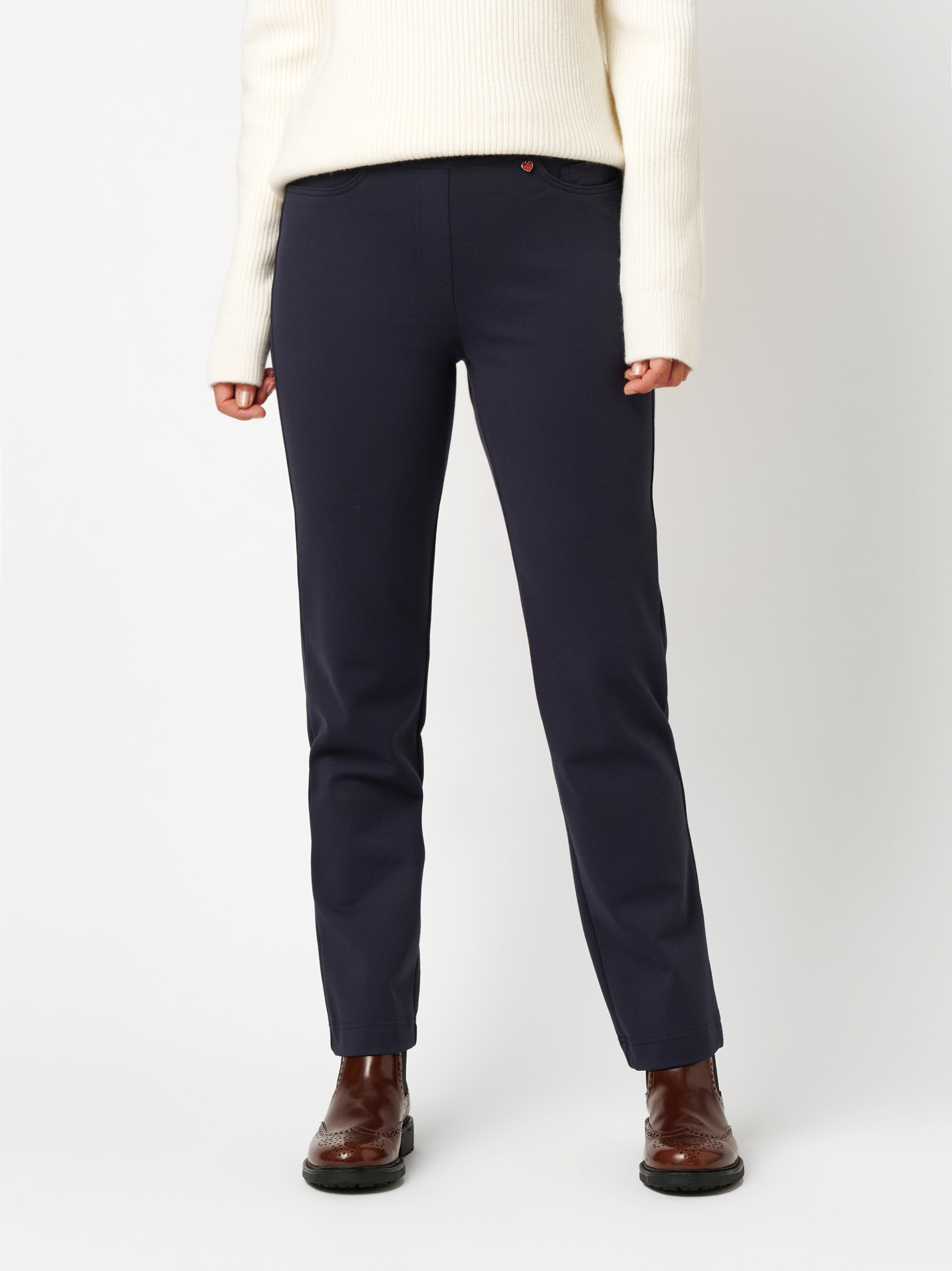 Damenhose Alice Slim in navy, Schlupfhose aus Jersey, Outfitansicht am Model