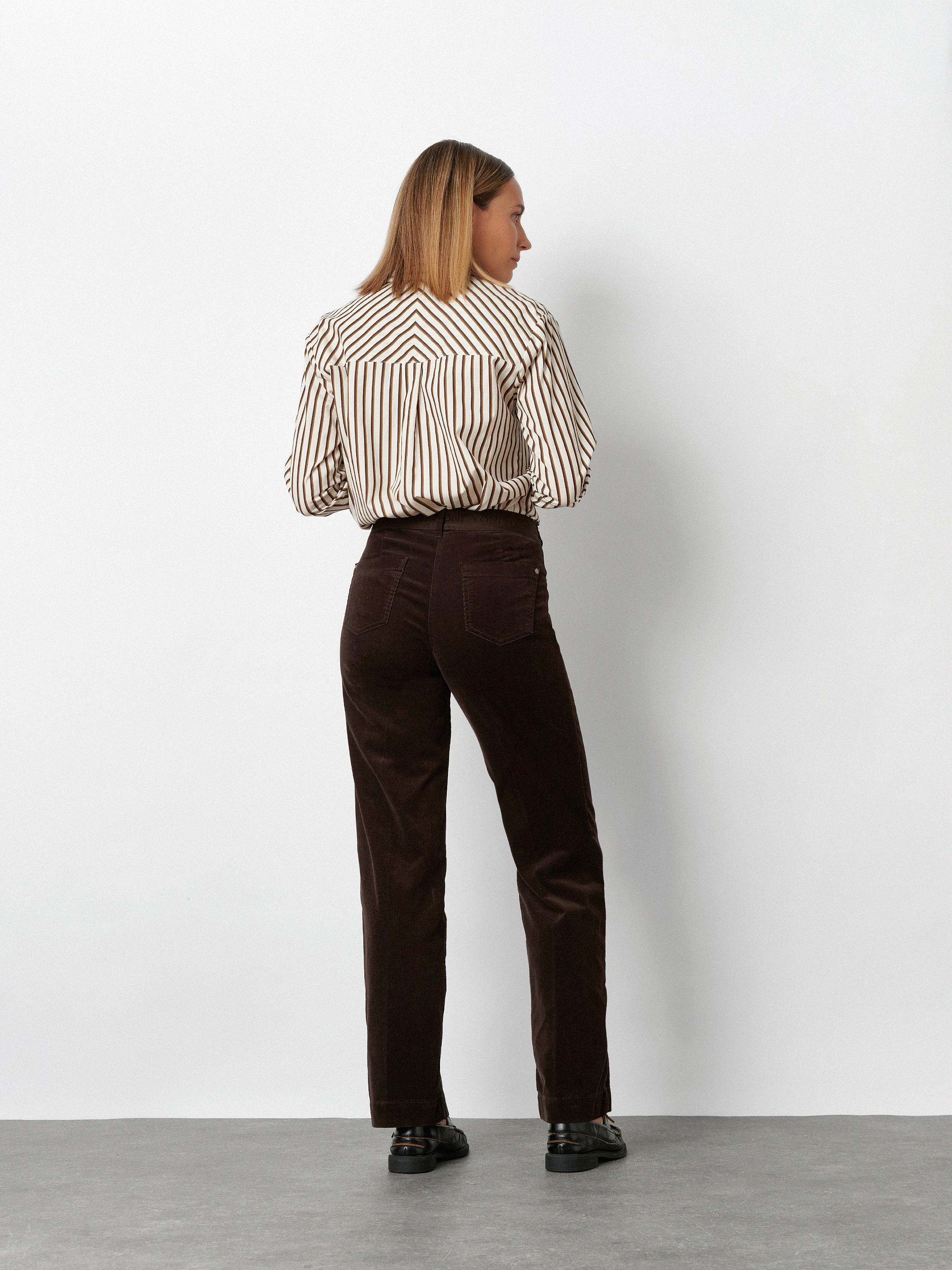 Womens trousers Jenny Wide in Dark Brown, wide-leg corduroy trousers, back view worn by model
