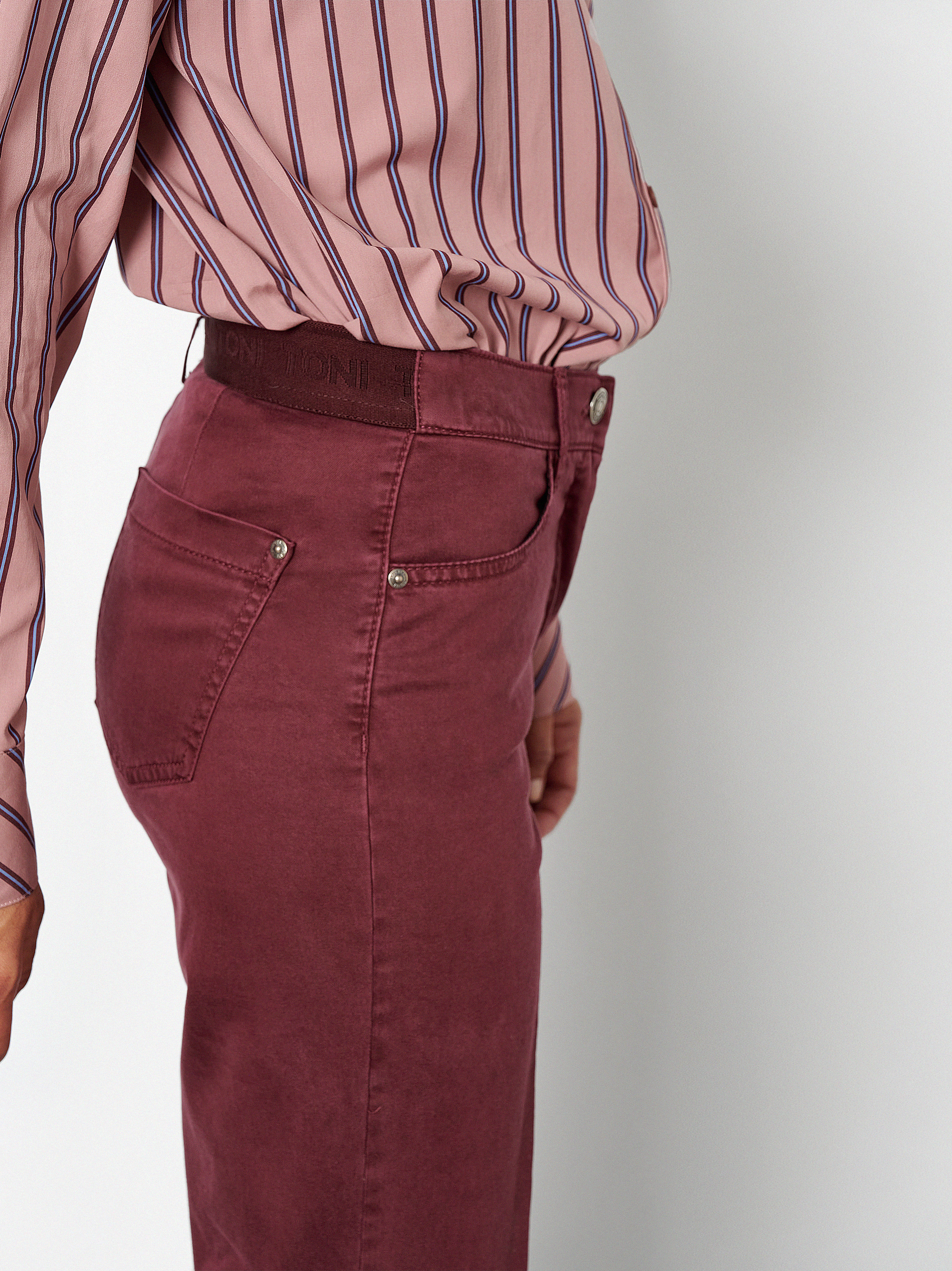 Damenhose Jenny Wide in Beere, wide-Leg Hose aus Baumwollsatin, Detailansicht