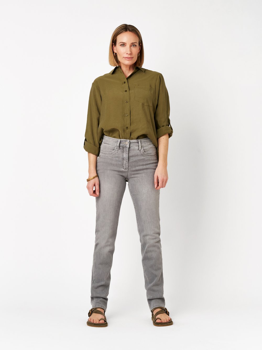 Damenjeans Be Loved in grey, High Waist Jeans, Frontansicht am Model getragen