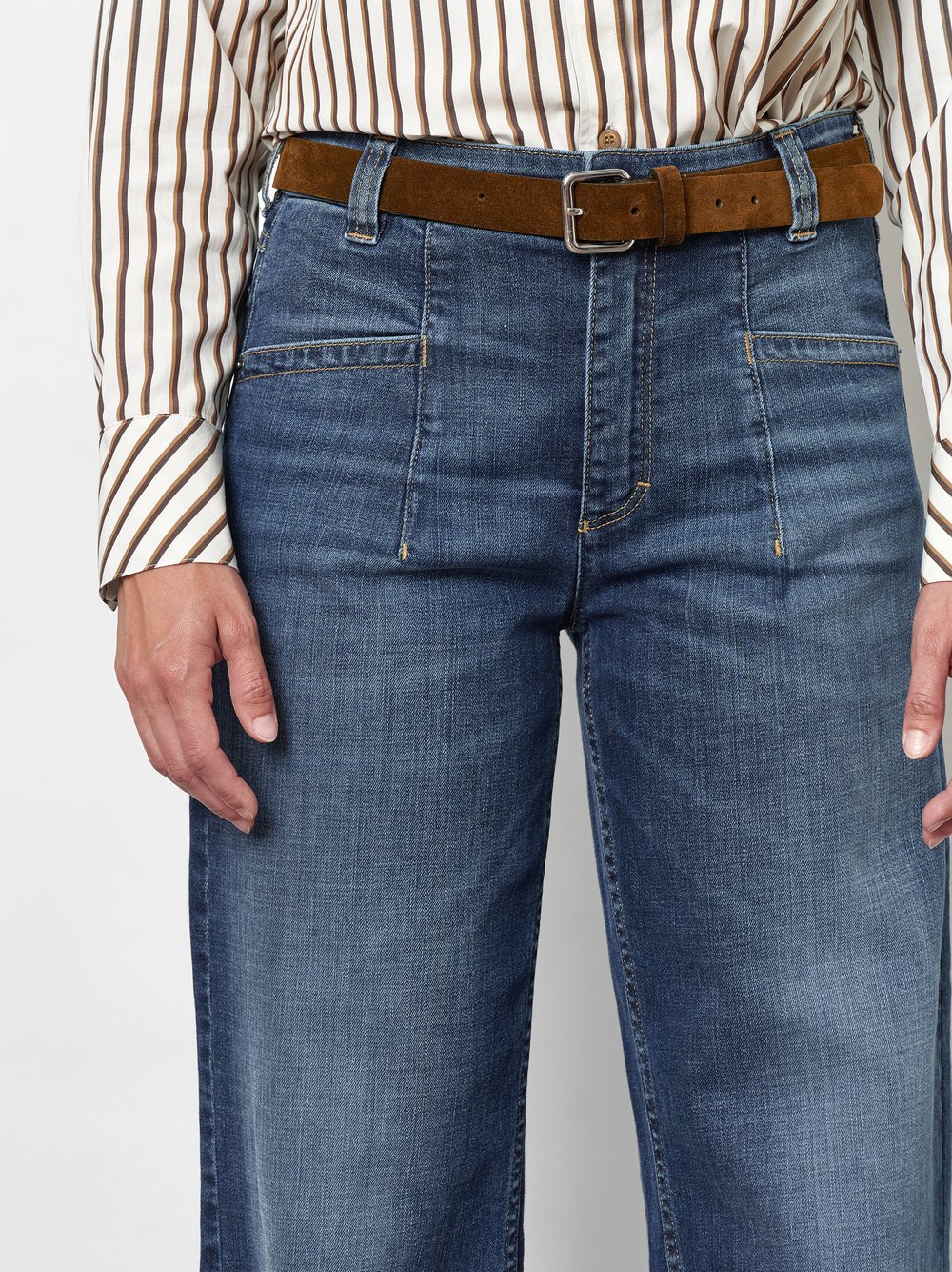 Damenjeans Liv Barrel in Mid Blue Used, barrel-Jeans mit markanten Fronttaschen, Detailansicht