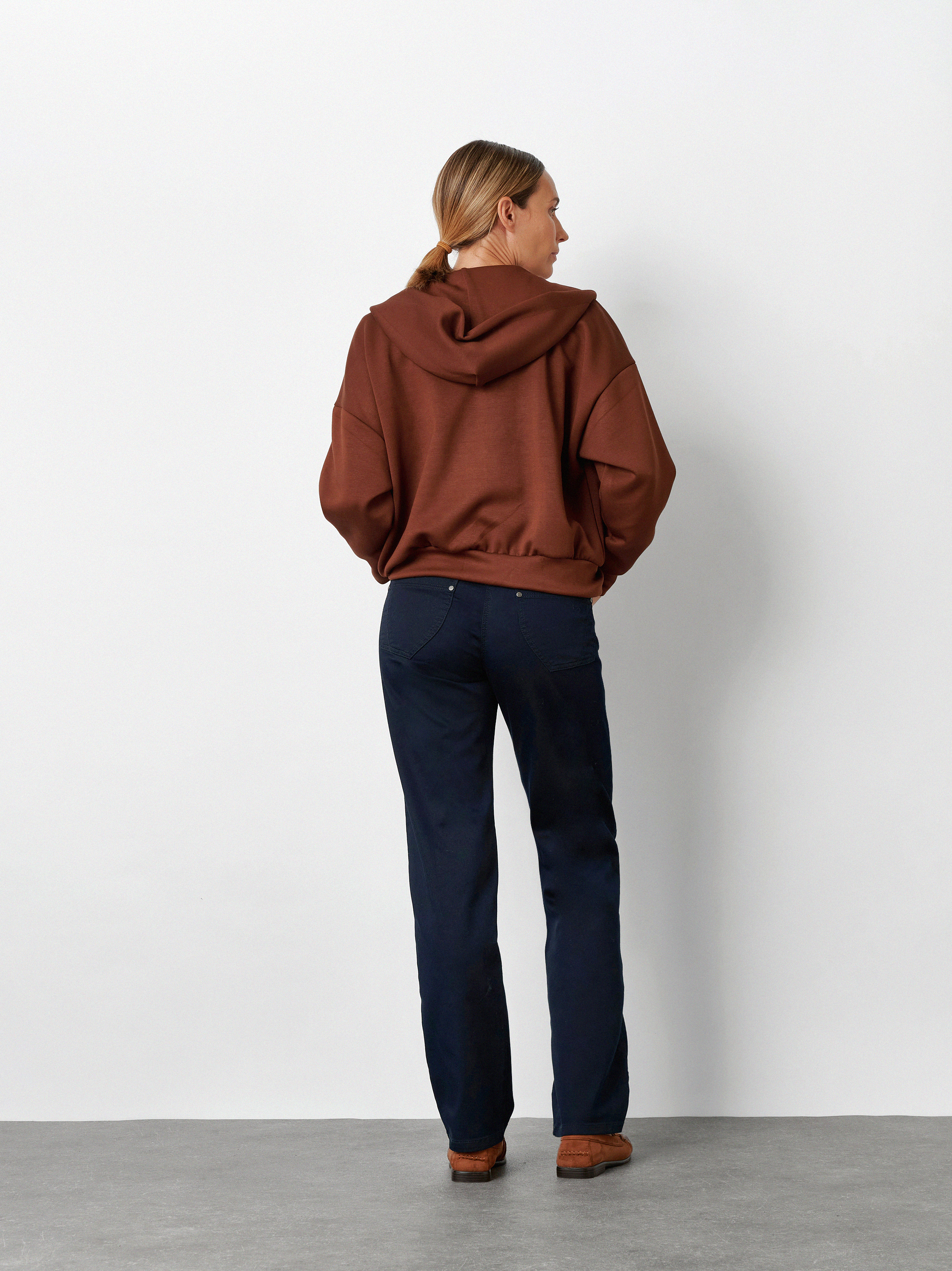 Womens trousers Honey in dark blue, colourfast trousers, back view worn by model
