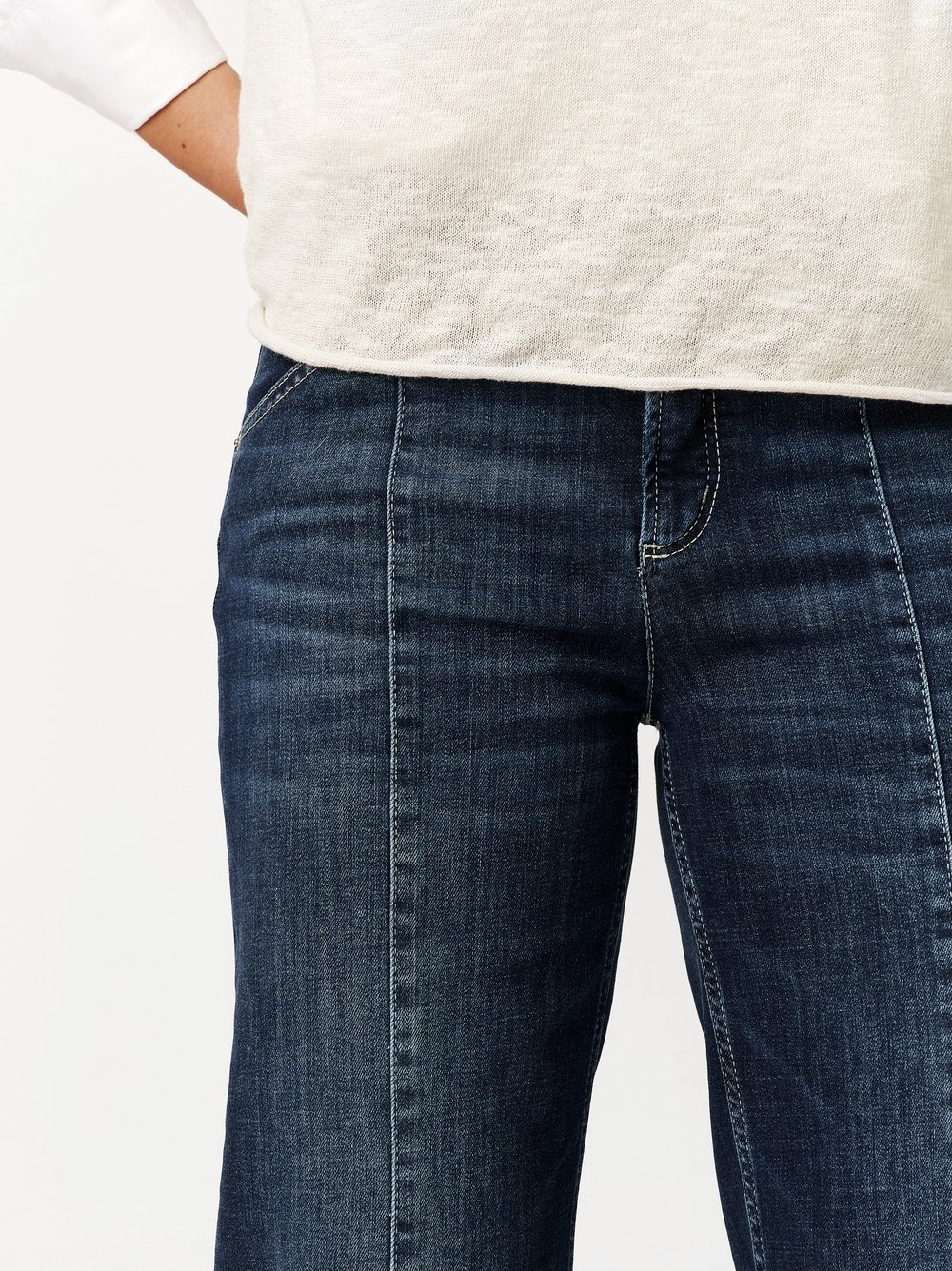 Jeans Ella dark blue Detailansicht Jeans Ella dark blue Detailansicht