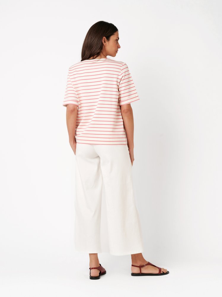 Damenshirt Dolly in pink / offwhite, streifenshirt, Rueckansicht am Model getragen