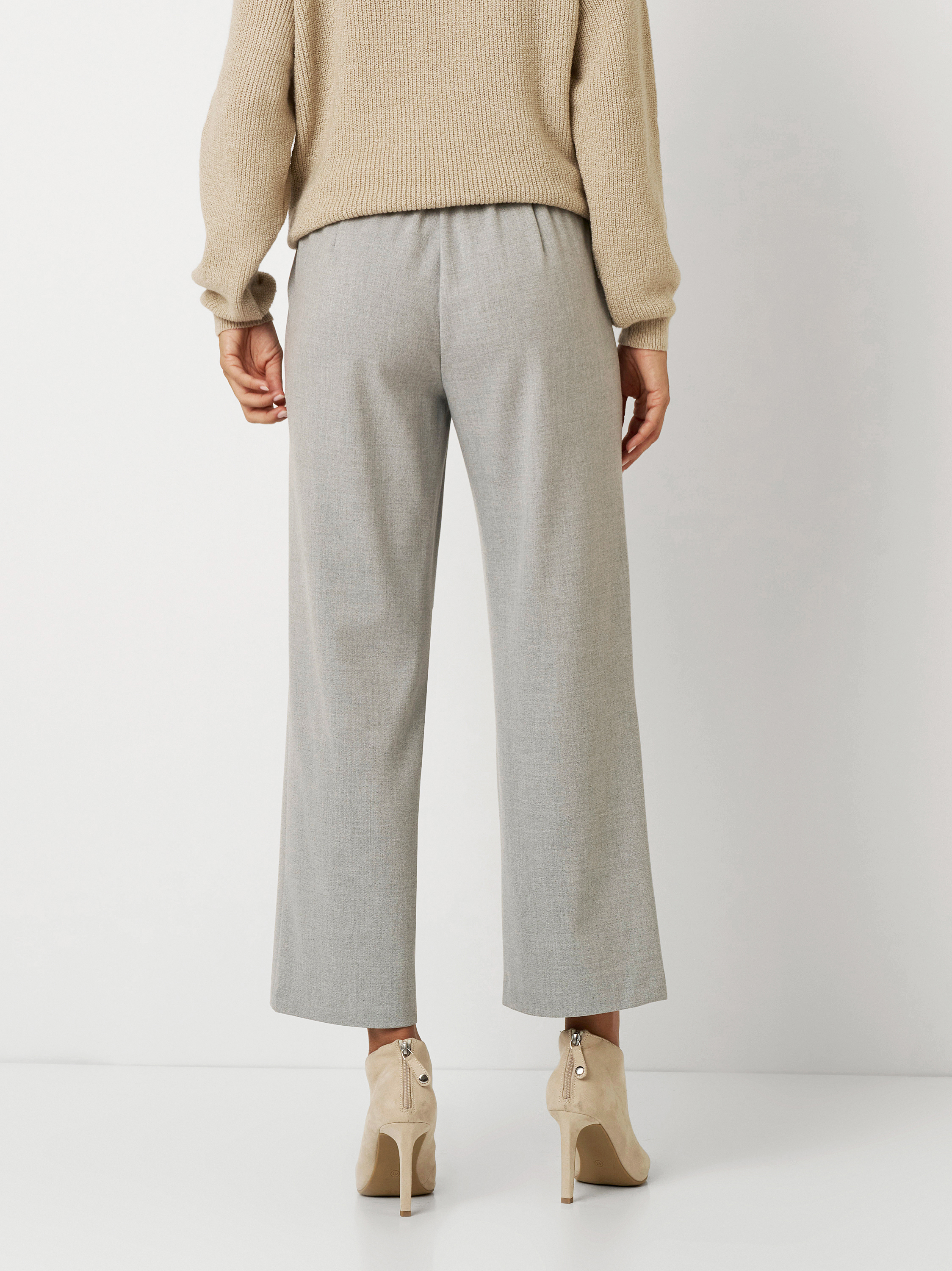 Hose Sue light grey Rueckansicht Hose Sue light grey Rueckansicht