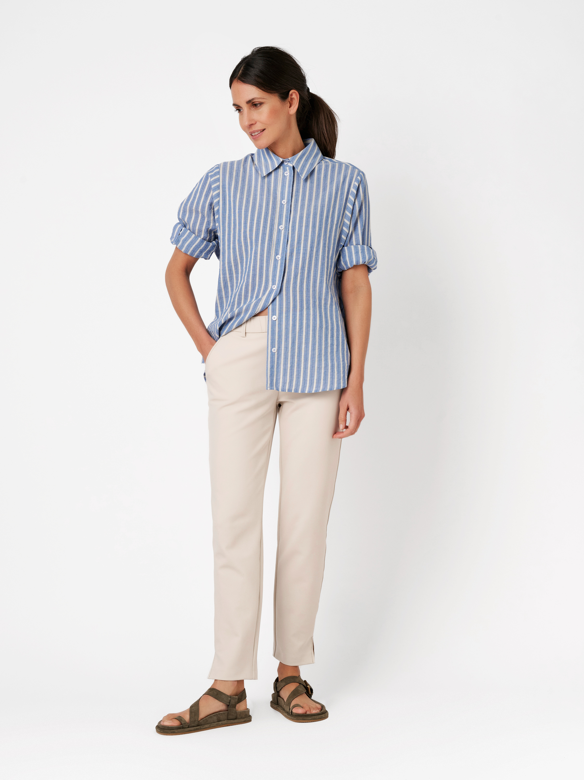 Womens trousers Jenny Slim in light beige, smart business pants, outfit view worn by model