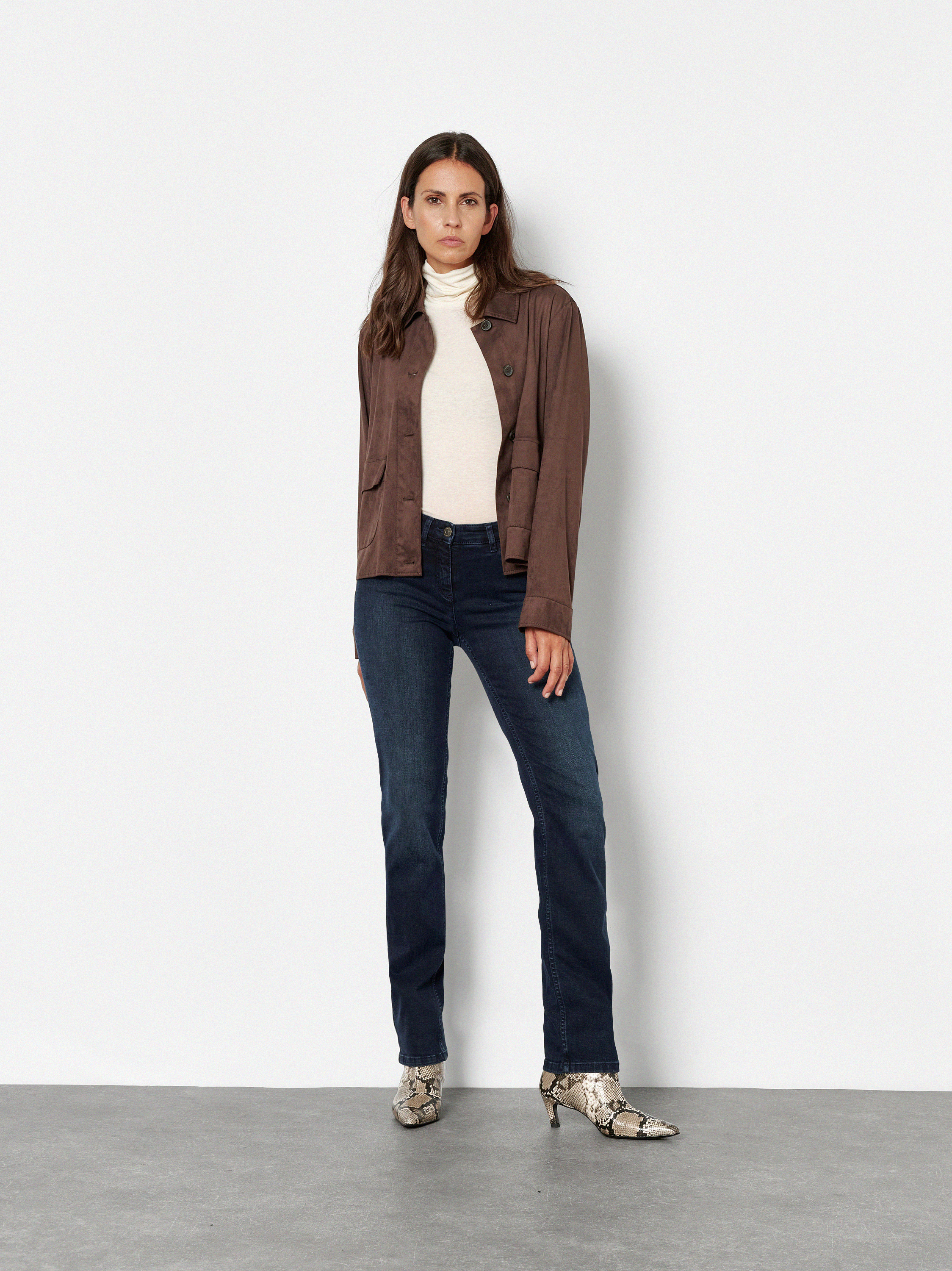 Womens shirt Danielle in Ecru, lightweight fine knit turtleneck, outfit view worn by model