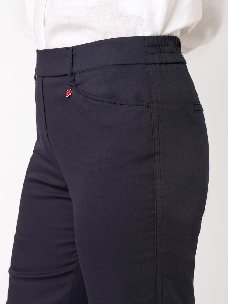 Damenhose Scarlet Wide in dark blue, weite, leichte Hose mit Gummibund, Detailansicht