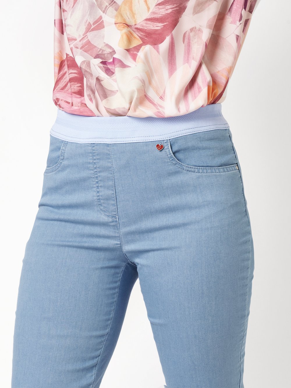 Damenhose My Darling Capri in light blue, Sommerliche Capri-Hose mit Jerseybund, Detailansicht