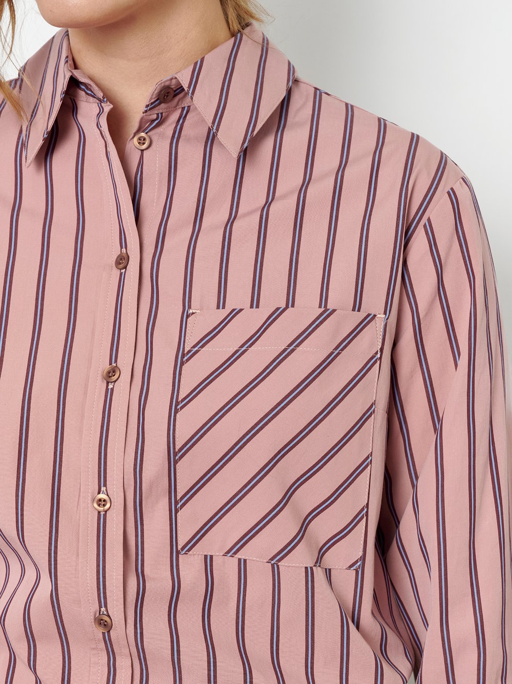 Damenbluse Clyde in Rose/Blau, Gestreiftes Hemd aus Baumwolle, Detailansicht