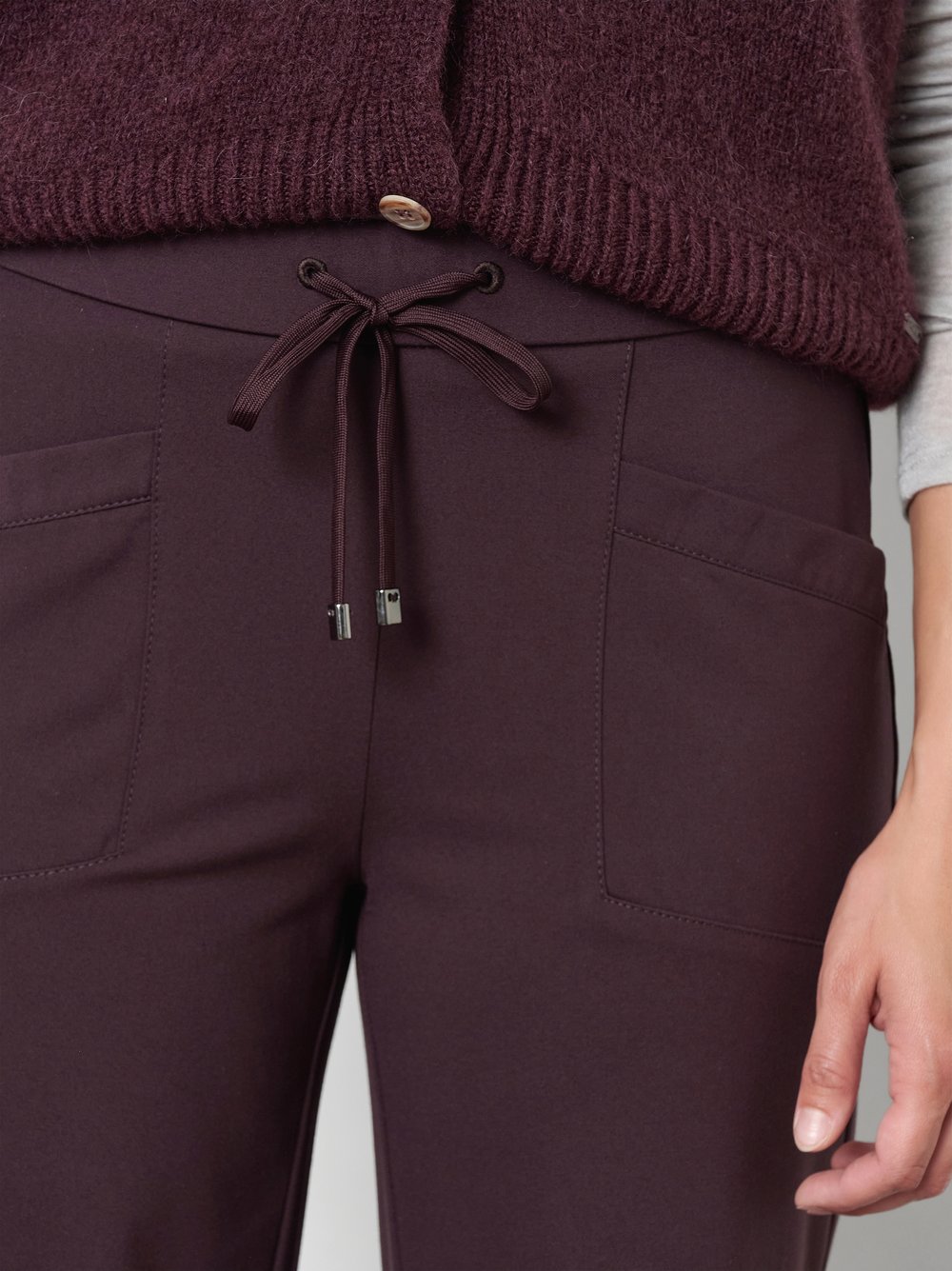 Damenhose Sue Wide in Bordeaux, wide-Leg Hose mit Tunnelzug, Detailansicht