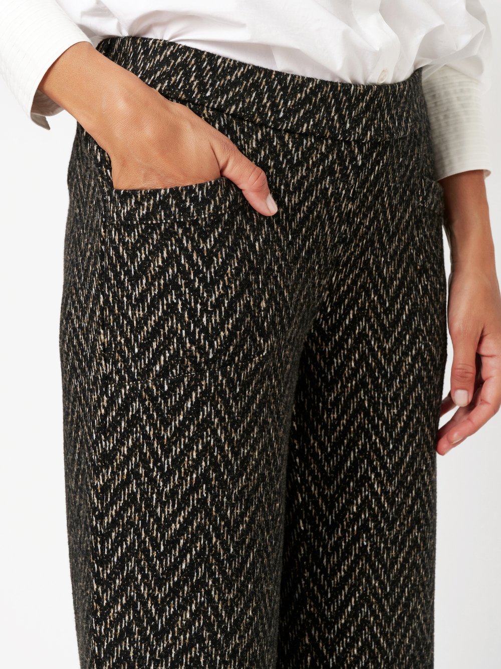 Trousers Sue brown/black detail view Trousers Sue brown/black detail view