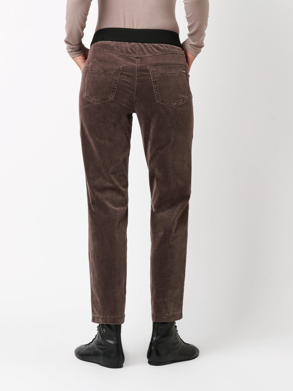 Hose Sue dark brown Rueckansicht